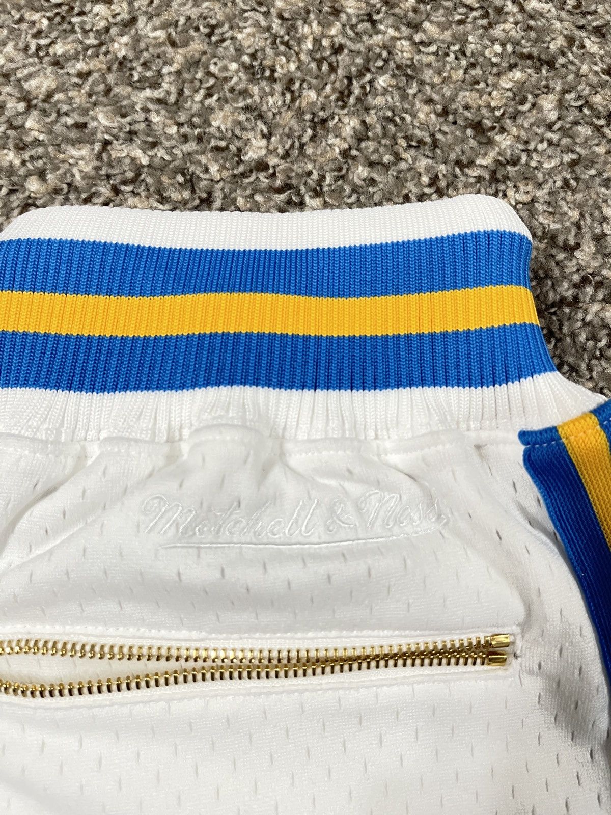 Just Don × Kith × Mitchell & Ness Kith Mitchell and Ness NBA LA GSW Basketball Shorts Size M Size US 32 / EU 48 - 7 Thumbnail