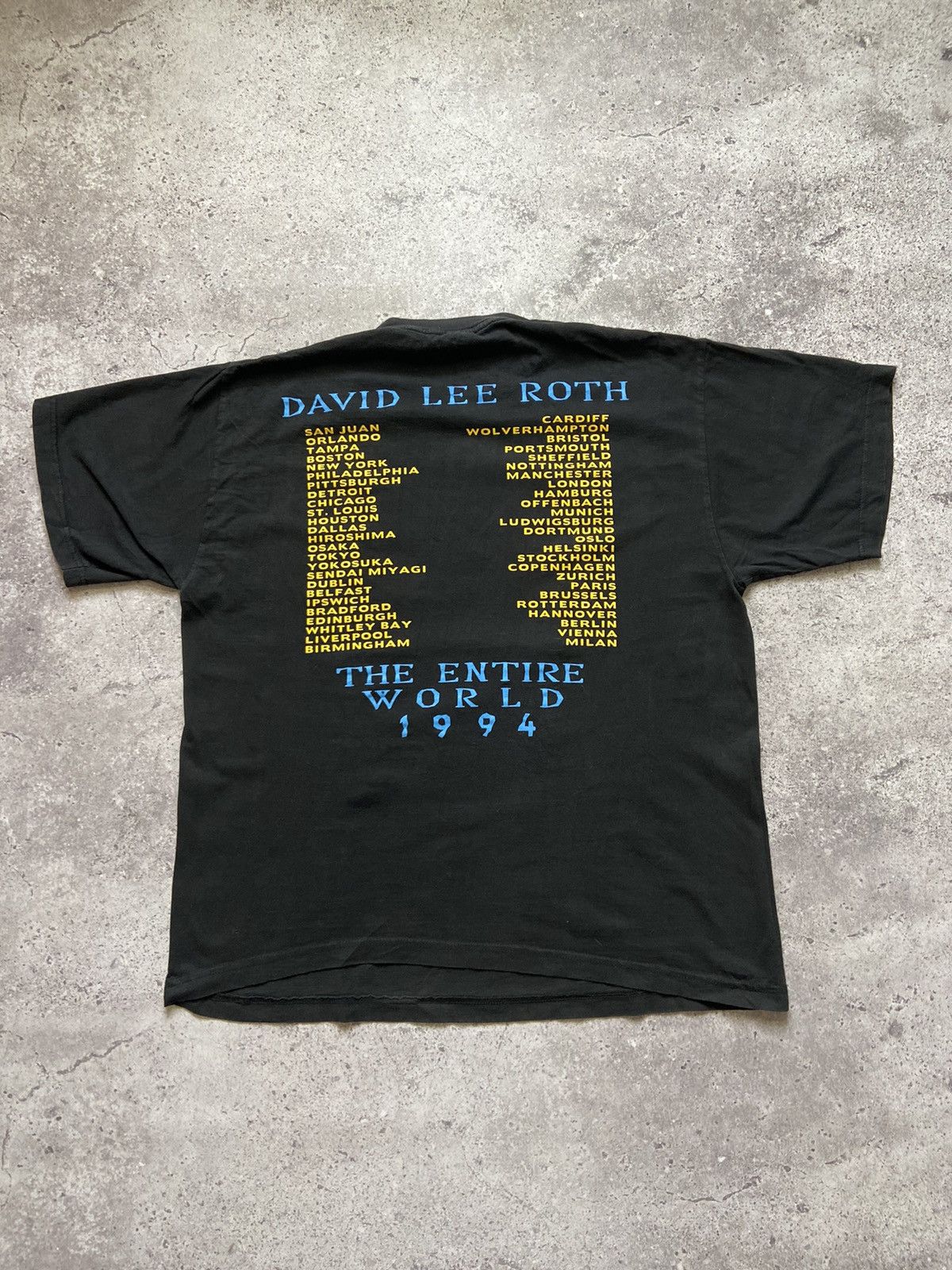 Band Tees Vintage 1994 DAVID LEE ROTH The Entire world Tee XL Size US XL / EU 56 / 4 - 2 Thumbnail