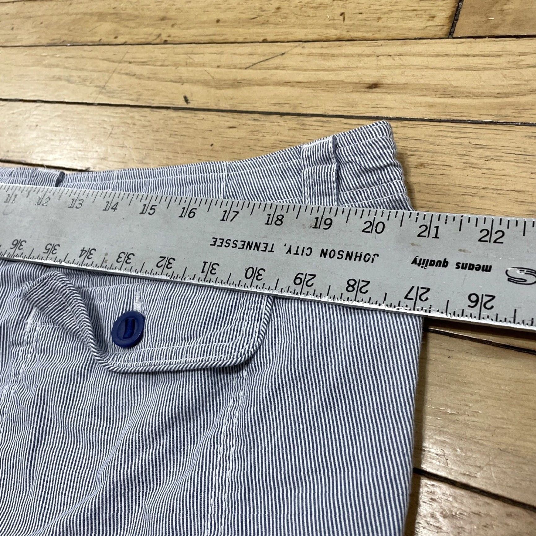 Eddie Bauer VINTAGE Eddie Bauer Bermuda Shorts Women 18 40x15 Blue White Yacht Old Money Striped Bermuda Shorts Womens 18 Blue White Preppy Old Money Size 40" / US 18 - 7 Thumbnail