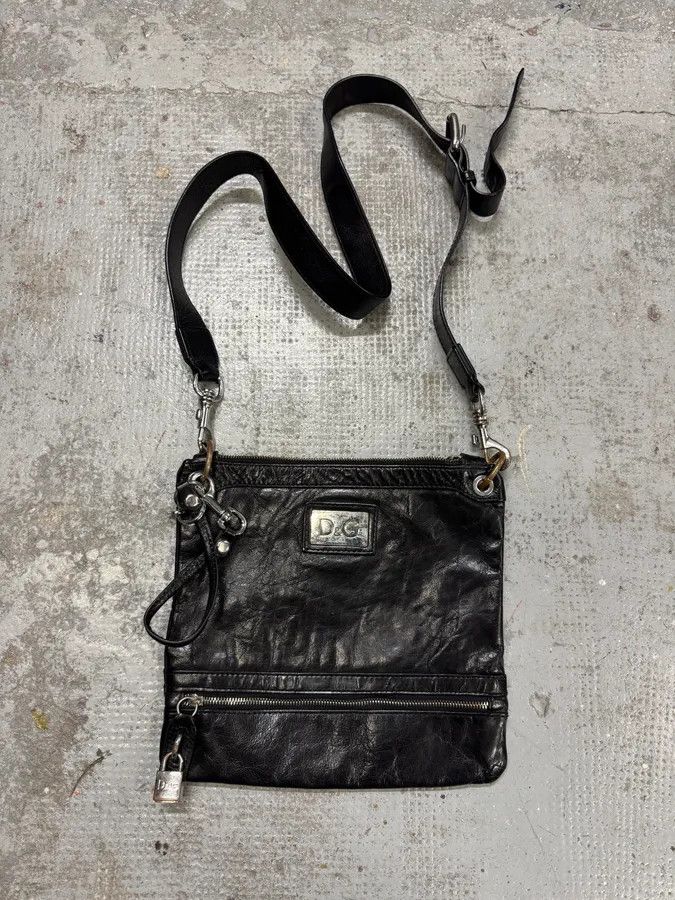 Designer × Dolce & Gabbana × Vintage 2000s Dolce & Gabbana Padlock Black Leather Shoulder Bag Size ONE SIZE - 1 Thumbnail