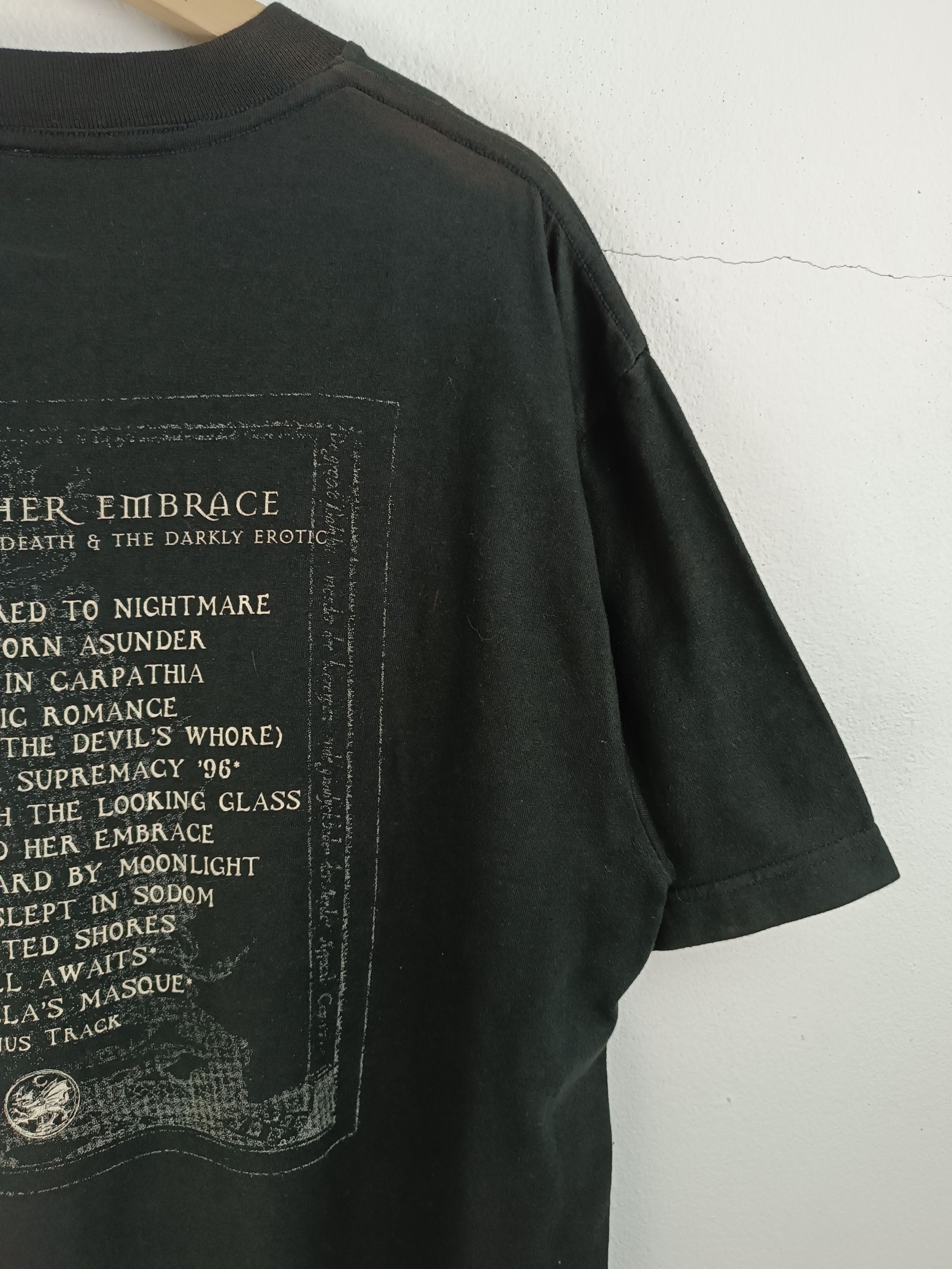 Vintage VINTAGE 90'S CRADLE OF FILTH DUSK & HER EMBRACE TEE metal Size US L / EU 52-54 / 3 - 12 Thumbnail