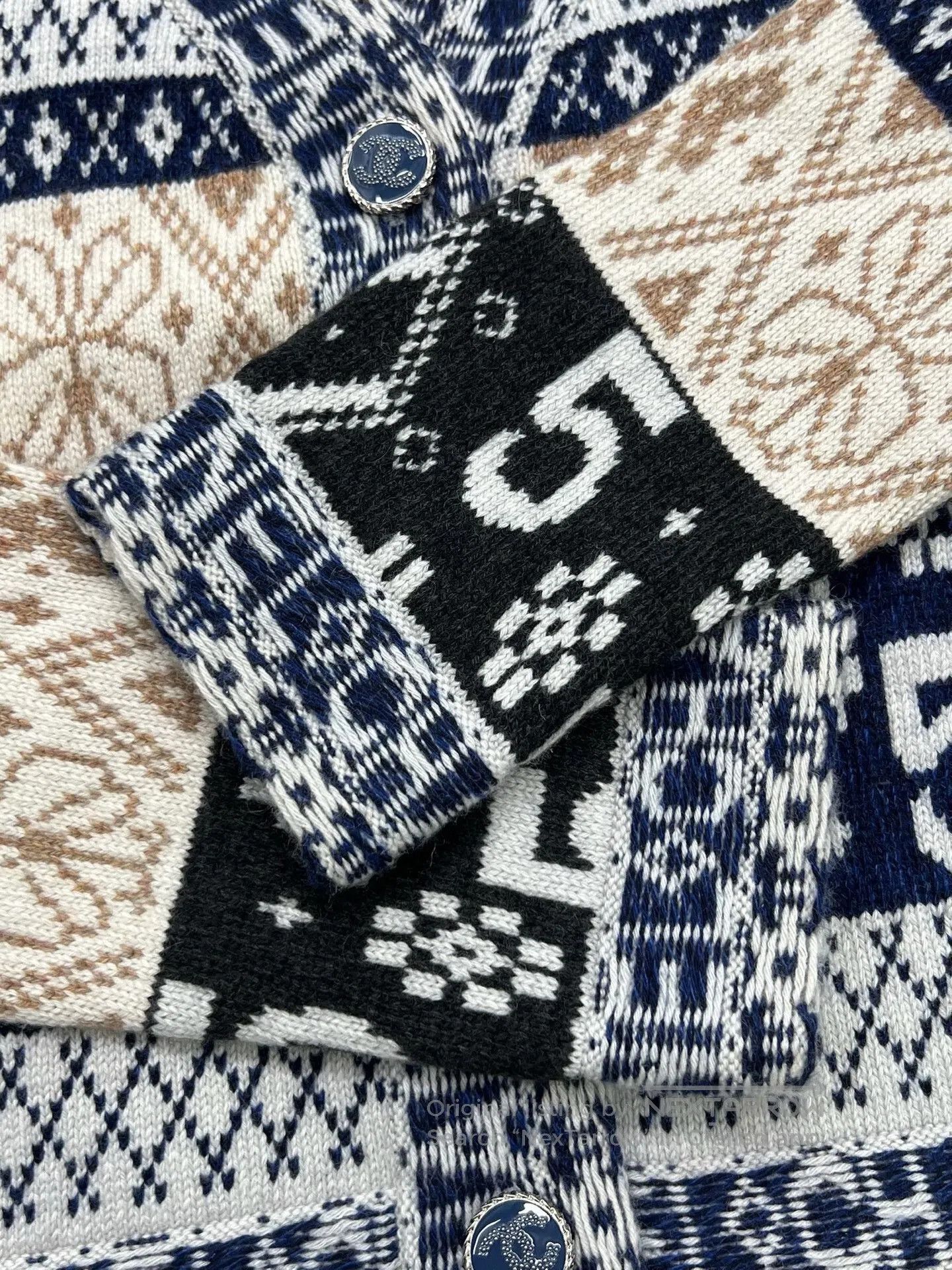 Chanel Chanel No.5 Letter Cashmere Cardigan. Size S / US 4 / IT 40 - 5 Thumbnail