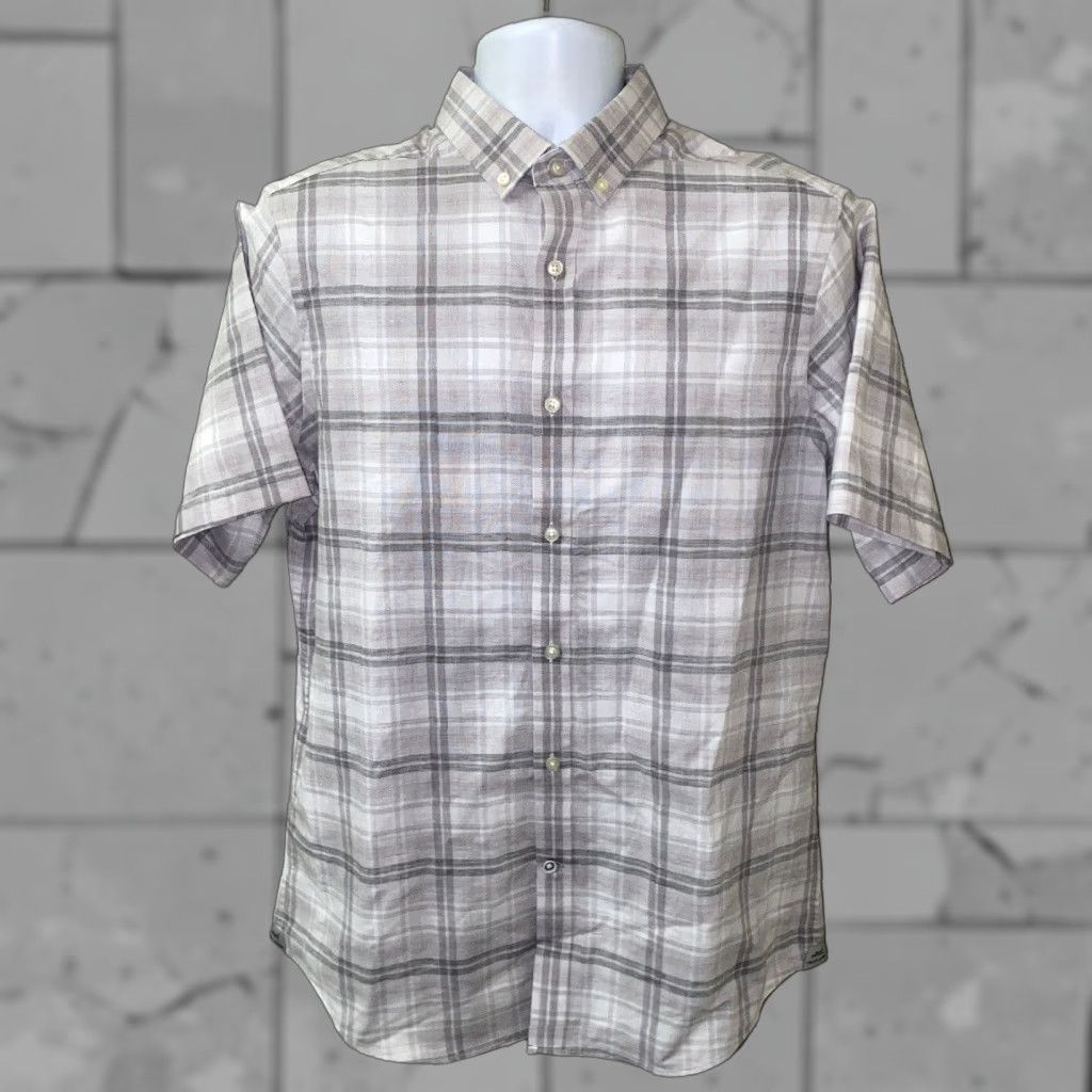 Vintage CROSBY & HOWARD Modern Gray Plaid Short Sleeve Button-Up Shirt Adult Large Mens Size US L / EU 52-54 / 3 - 1 Thumbnail