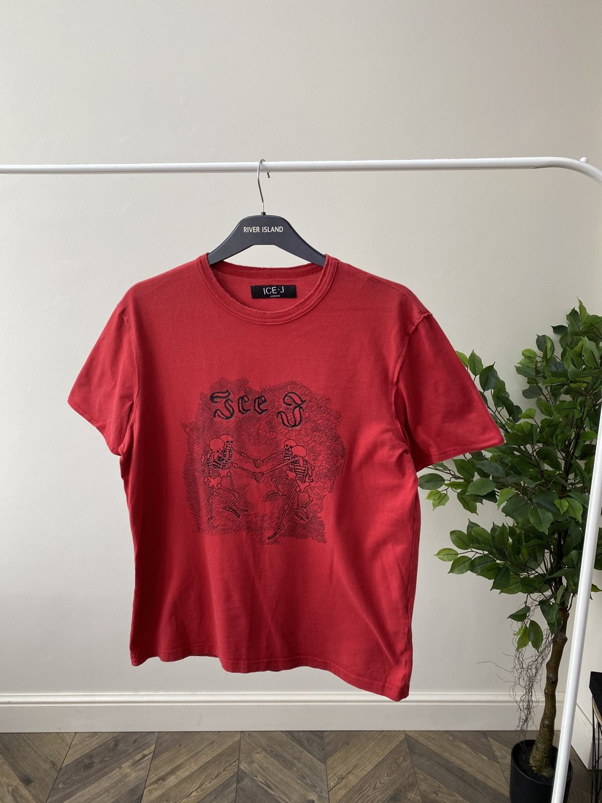 Iceberg × Vintage Vintage Iceberg Y2K red T-Shirt Size US M / EU 48-50 / 2 - 3 Thumbnail