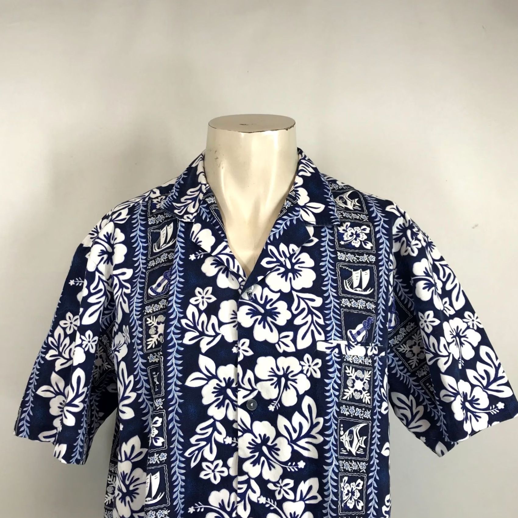 Vintage ROYAL CREATIONS XLARGE BLUE SHORT SLEEVE BUTTON COLLARED HAWAIIAN PRINT Size US 36 / EU 52 - 2 Thumbnail
