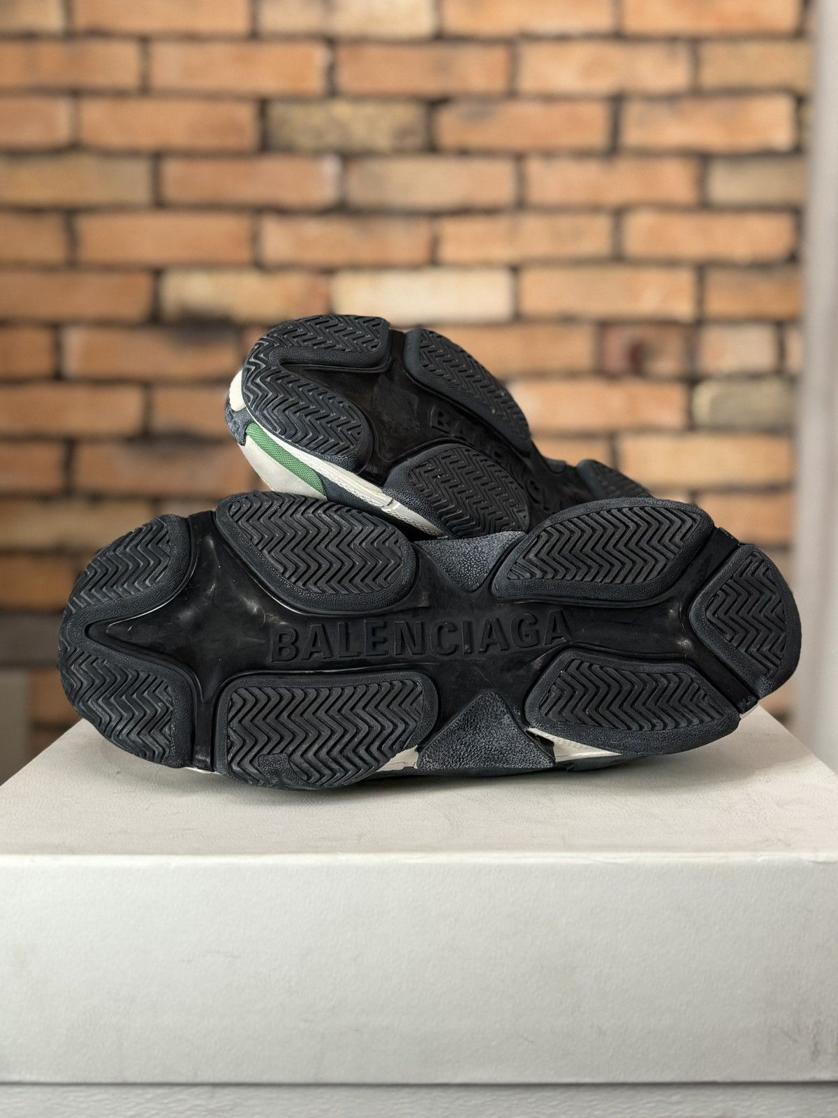 Balenciaga BALENCIAGA SS19 OG TRIPLE S ORIGINAL TRAINERS SNEAKERS Size US 9 / EU 42 - 7 Thumbnail