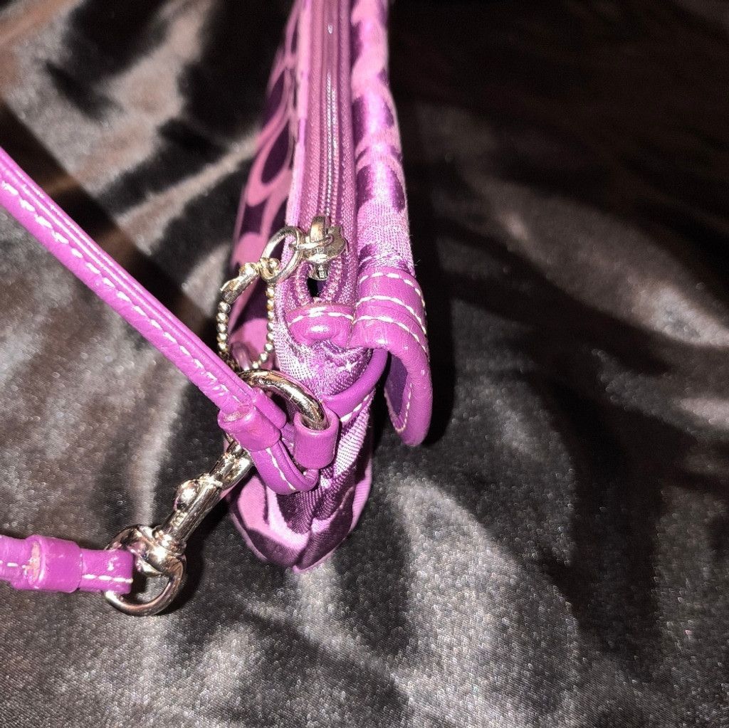 Coach Vintage Coach Turn Lock Purple Wristlet Size ONE SIZE - 8 Thumbnail
