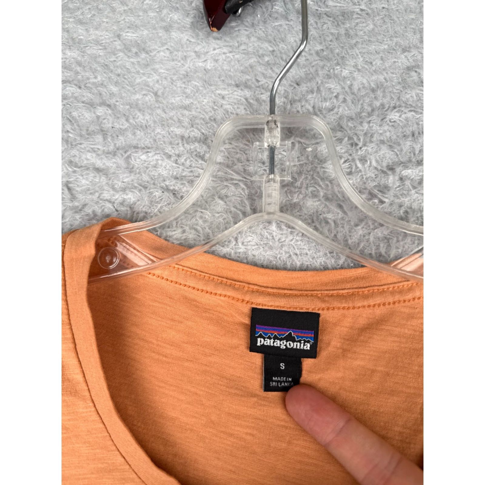 Patagonia Patagonia Shirt Womens Small Orange Short Sleeve Round Neck Pocket Camp READ Size S / US 4 / IT 40 - 7 Thumbnail