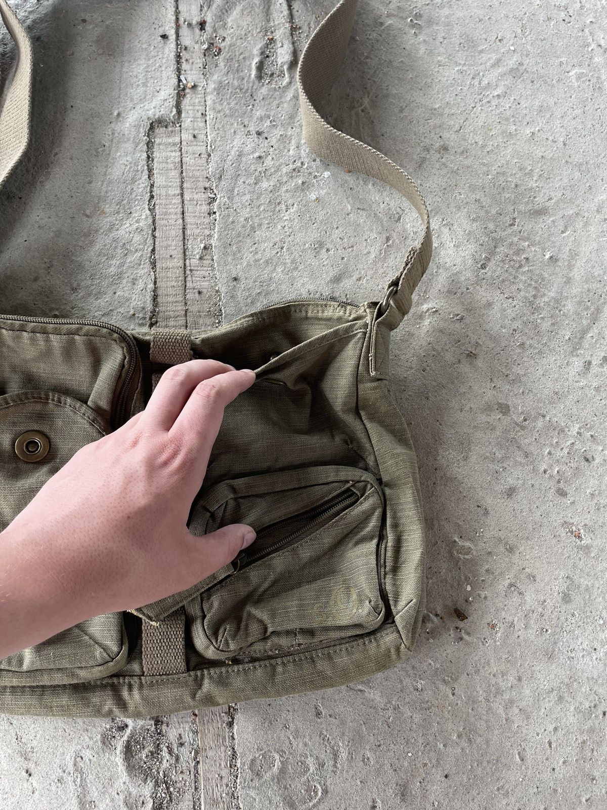 Japanese Brand × Vintage Vintage Y2K Japanese Multi Pocket Crossbody Military Bag Size ONE SIZE - 4 Thumbnail