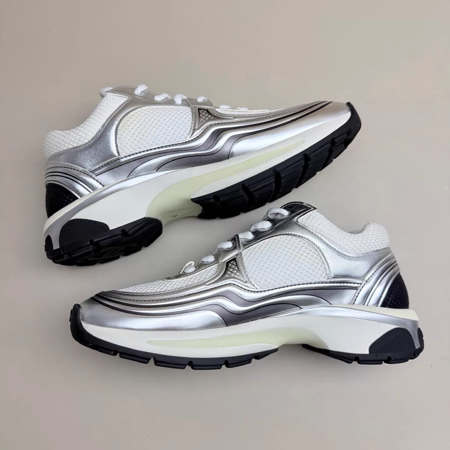 Chanel CHANEL Silver Horn King Double C Sneaker 38 Size US 7.5 / IT 37.5 - 5 Thumbnail