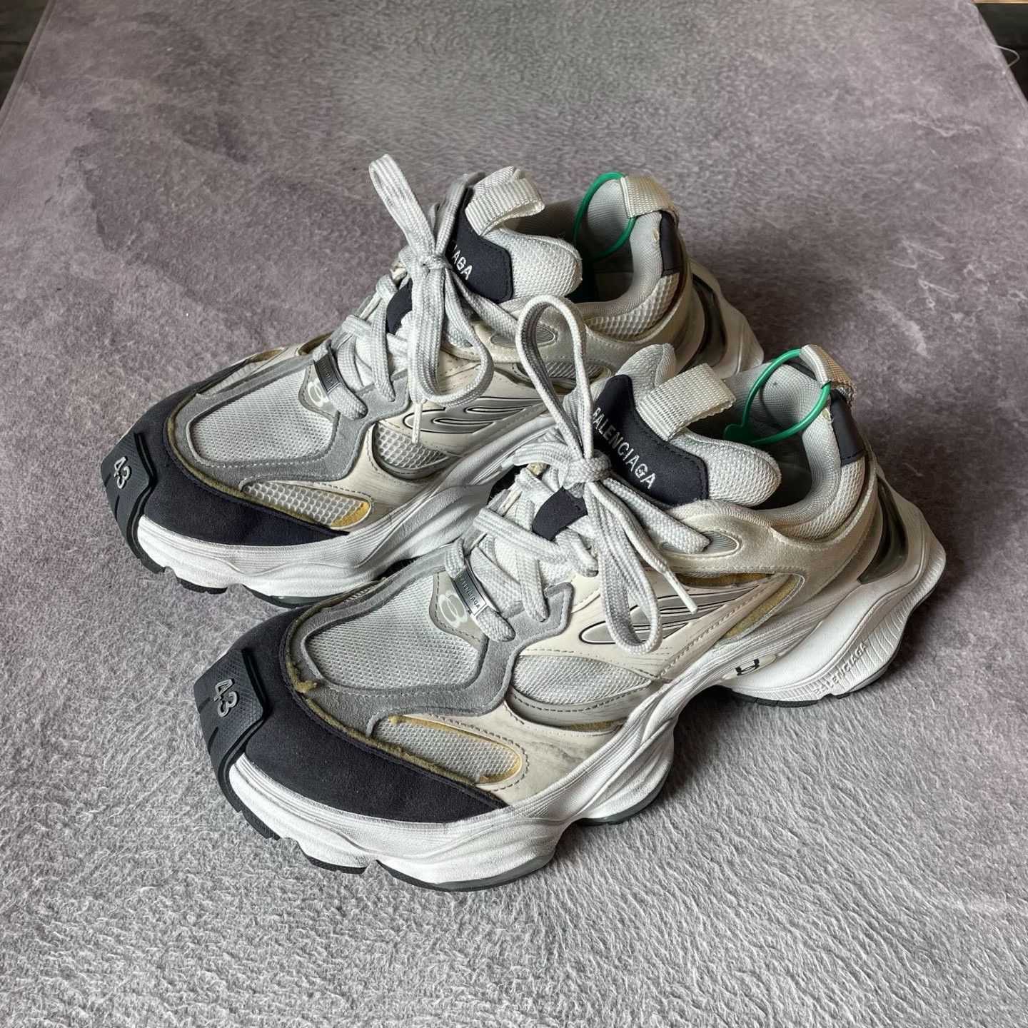 Balenciaga Balenciaga Cargo White Lowtop Sneakers 43 Men Size US 10 / EU 43 - 1 Thumbnail