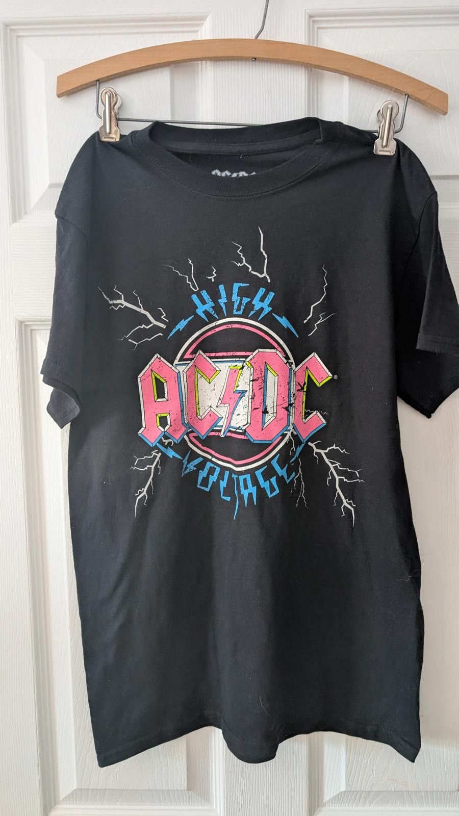 Other AC/DC High Voltage T-Shirt Size Small 2019 Licensed Band Tee Size S / US 4 / IT 40 - 1 Thumbnail