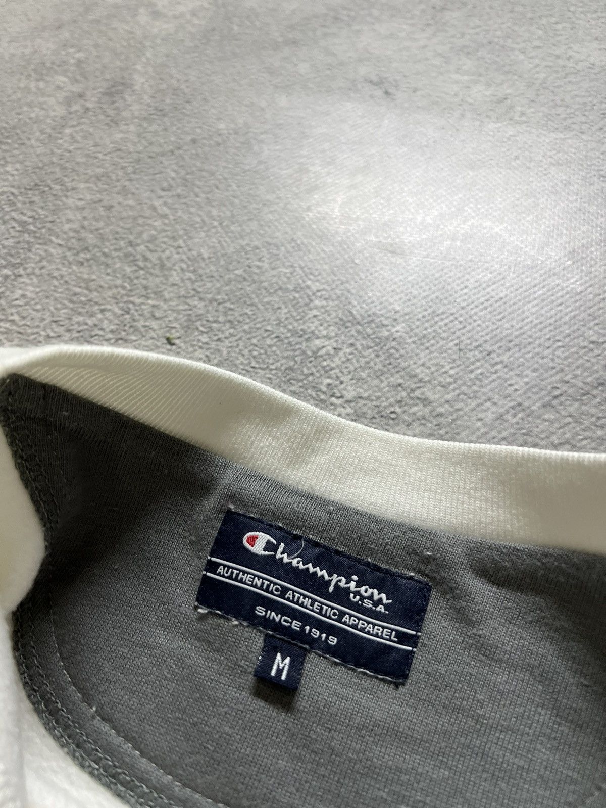 Champion × Vintage Vintage Y2k Champion 🤍 Spell Out Big Logo Sweatshirt 90’s Size US M / EU 48-50 / 2 - 9 Thumbnail