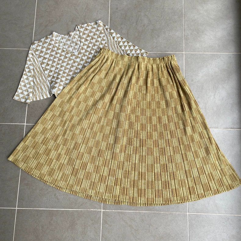 Issey Miyake Issey Miyake size:3 Yellow pleated short-sleeved top Size M / US 6-8 / IT 42-44 - 4 Thumbnail
