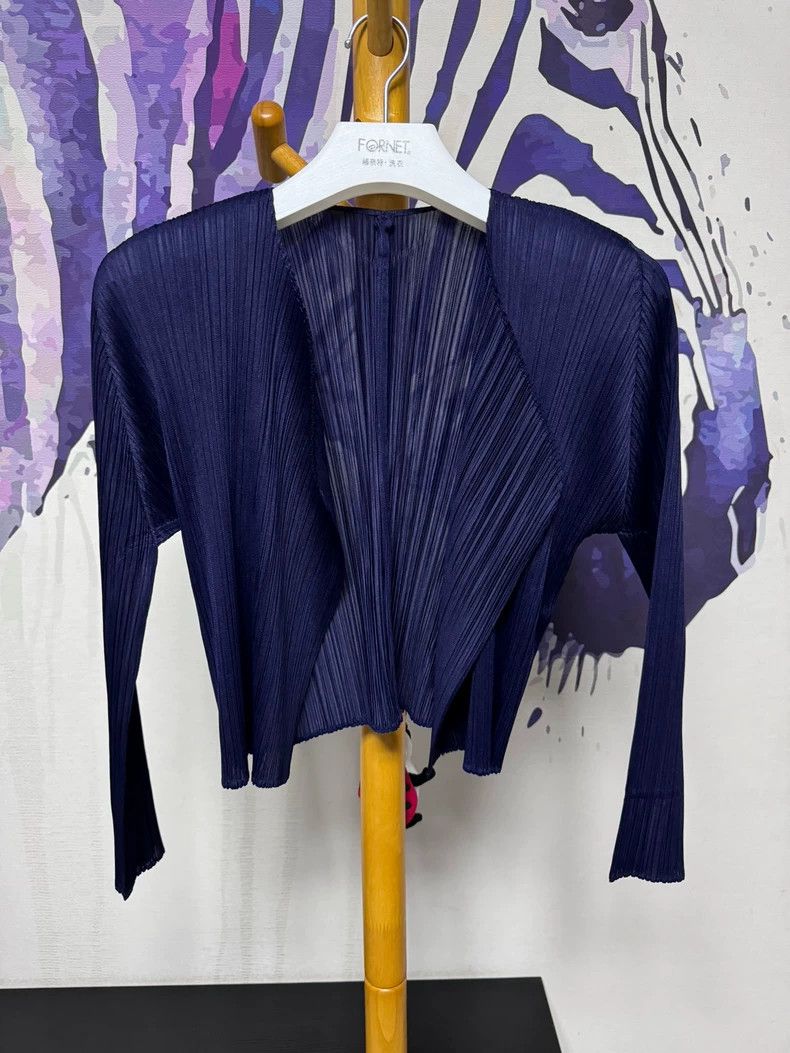 Issey Miyake Issey Miyake size:3 Dark blue pleated cardigan Size S / US 4 / IT 40 - 1 Thumbnail