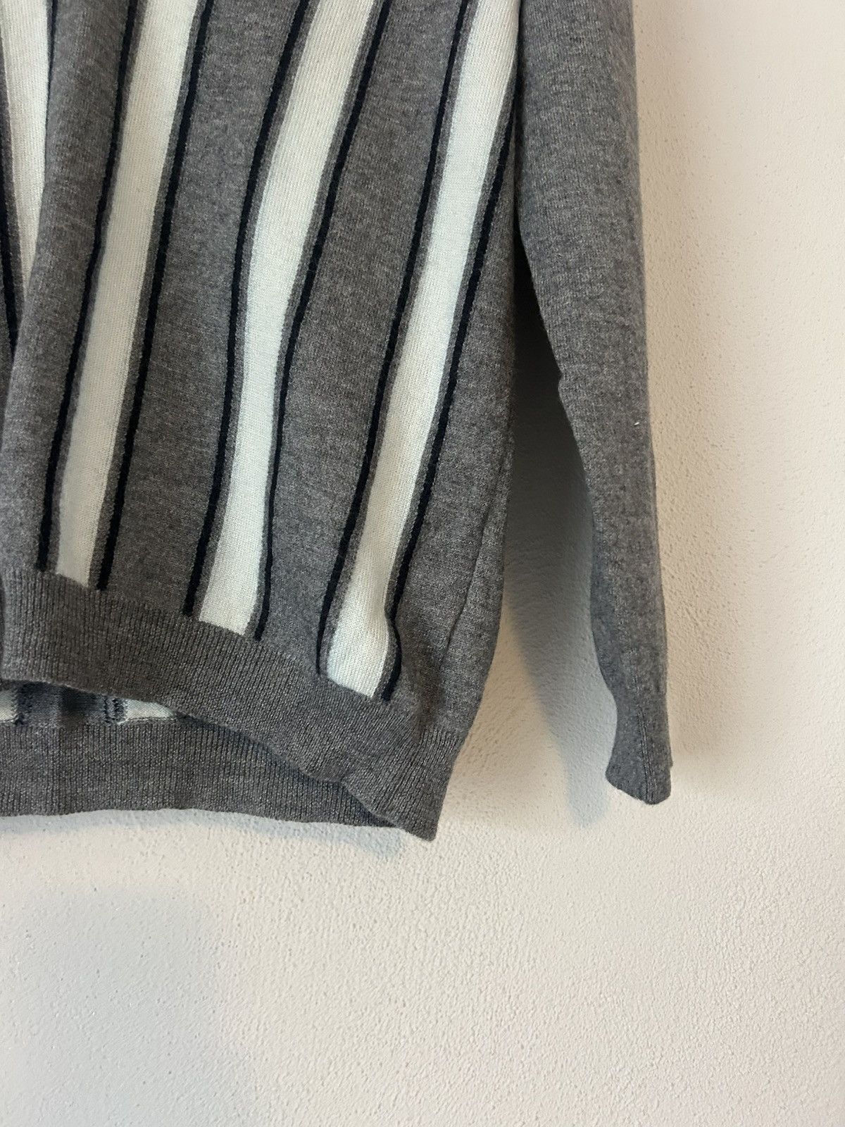Gucci Gucci Striped V-Neck Sweater in Cashmere, Wool & Silk Size US S / EU 44-46 / 1 - 7 Thumbnail