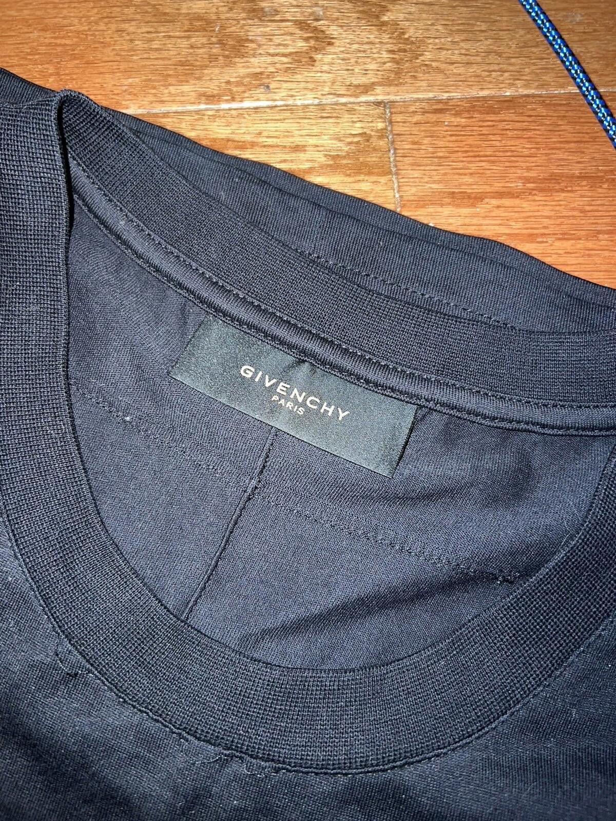 Givenchy Givenchy Sz L Large Black Tee Metal Flag Embellishment Size US L / EU 52-54 / 3 - 5 Thumbnail