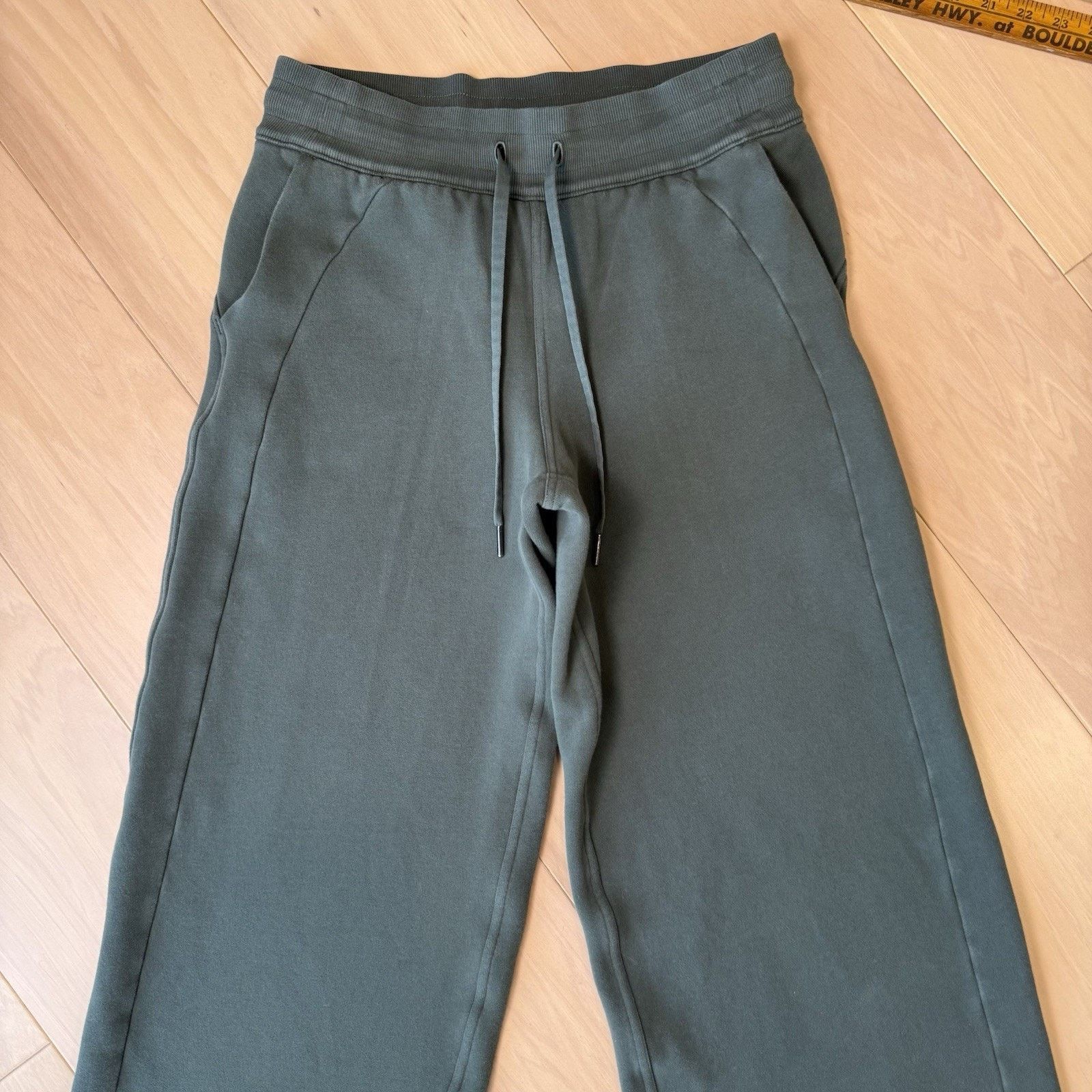 Lululemon Lululemon Scuba Mid Rise Wide Leg Sweatpants Women's 6 Green Size 28" / US 6 / IT 42 - 3 Thumbnail