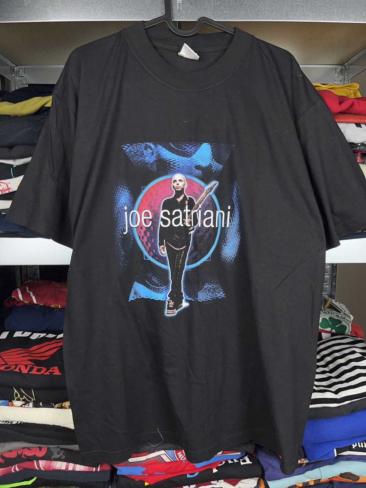 Band Tees Joe Satriani 1998 crystal planet vintage graphic t-shirt Size US L / EU 52-54 / 3 - 1 Thumbnail