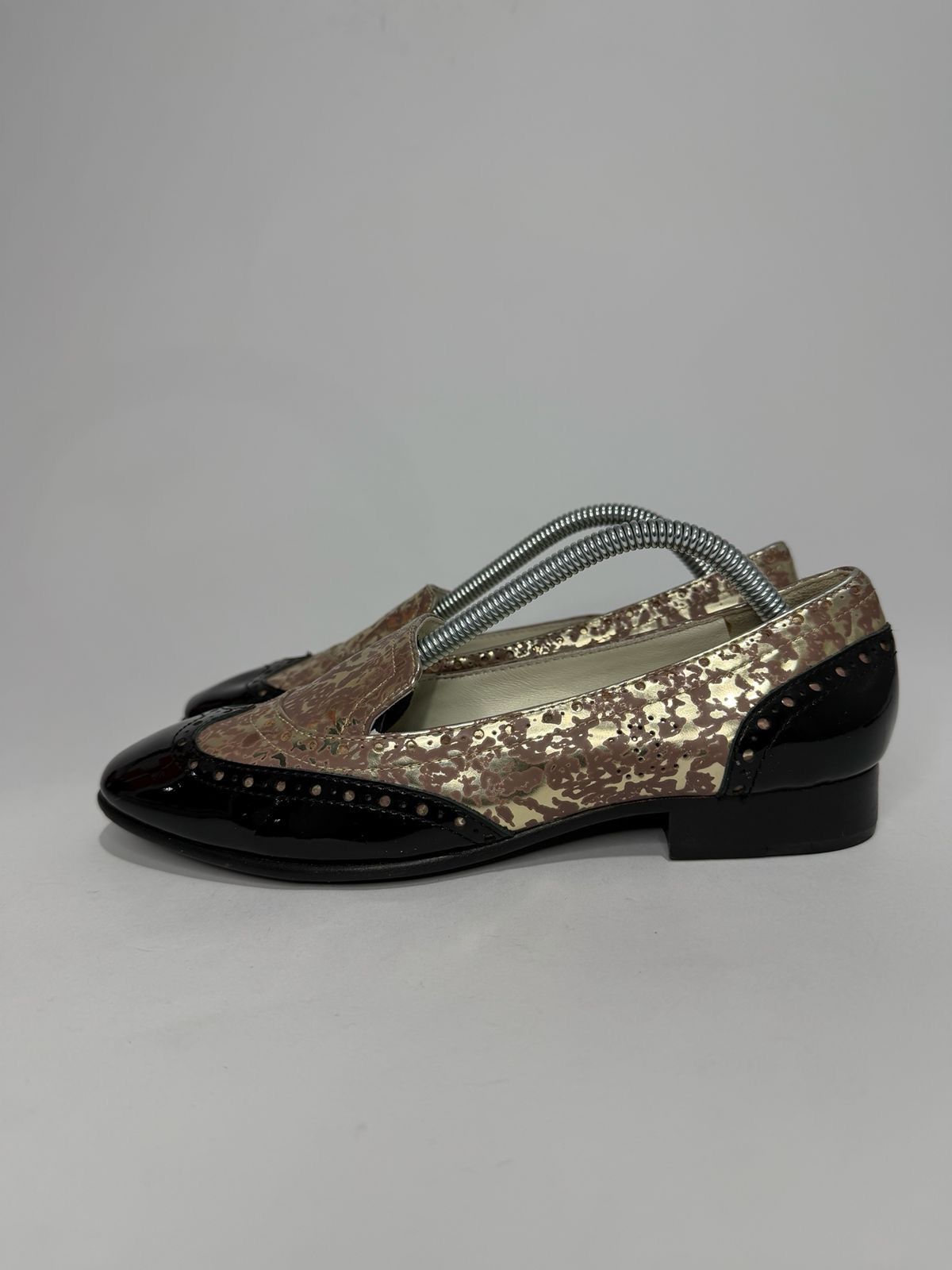 Chanel Chanel Metallic Gold & Black Cap-Toe Loafers Brogue 37EU Size US 7 / IT 37 - 1 Thumbnail