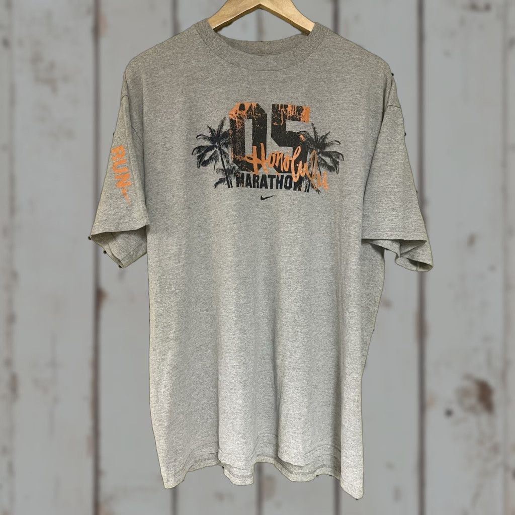 Nike VINTAGE Nike T-Shirt Mens Long Sleeve Crew Neck Gray Honolulu Marathon 2005 Running USA Graphic Print Logo Size L Size US L / EU 52-54 / 3 - 1 Thumbnail
