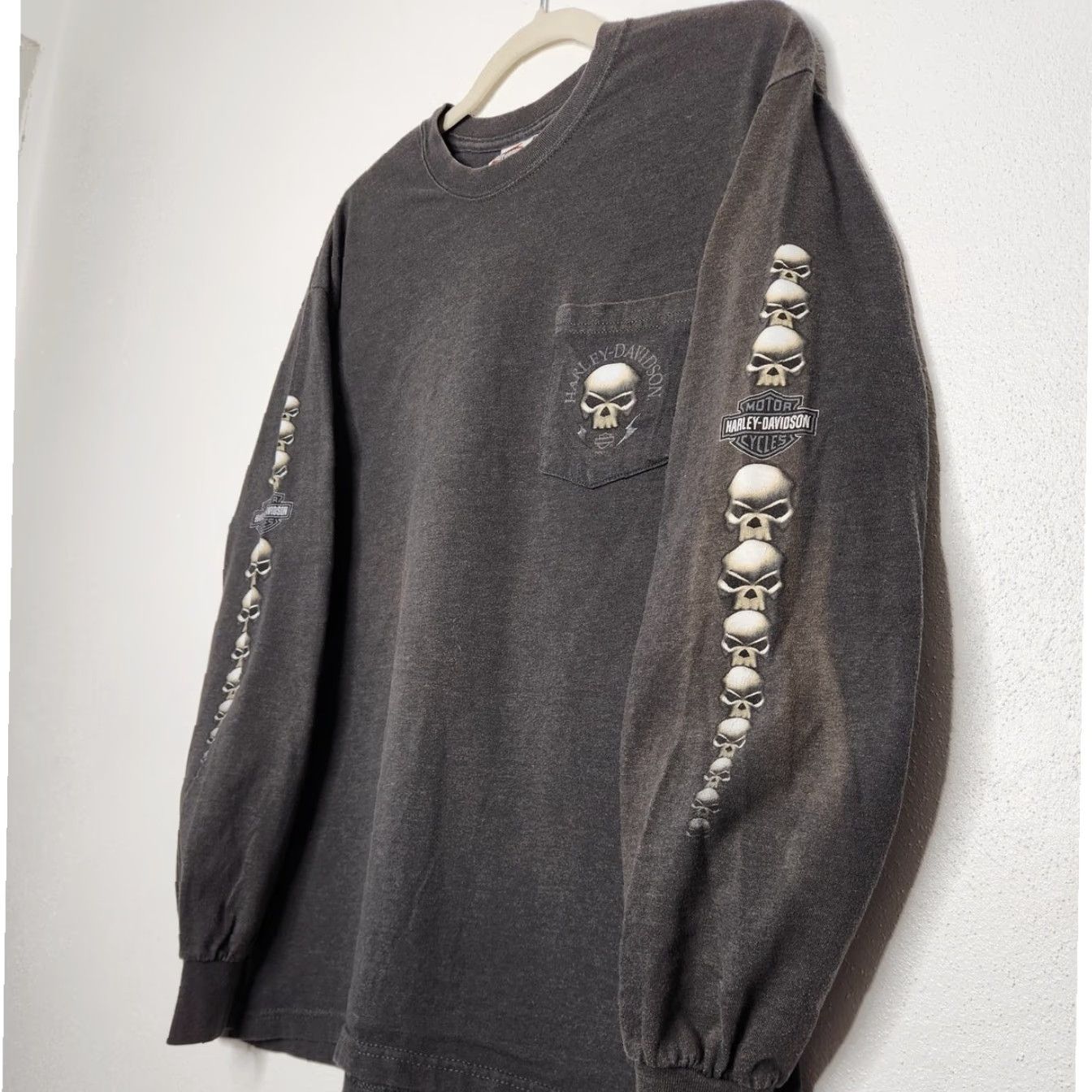 Harley Davidson VINTAGE Harley Davidson Long Sleeve Shirt Unisex Adults Large Gray Double Sided Skulls Faded 90s 00s Y2K Grunge emo punk coquette gothic Size US L / EU 52-54 / 3 - 2 Thumbnail