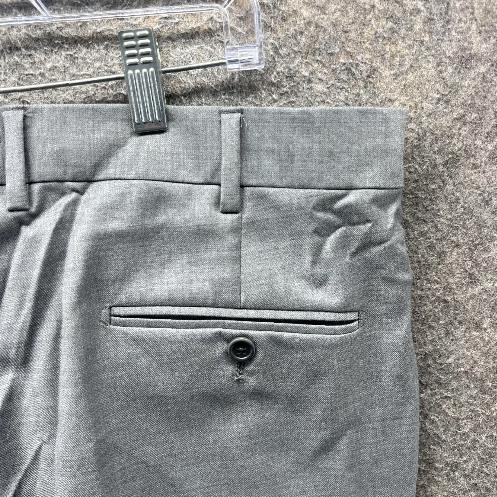 Saks Fifth Avenue Saks Fifth Avenue Dress Pants Mens 44 Gray Classic Fit Flat Front Straight Leg Pants Adult 44 Gray Persistent Wrinkling Size US 44 / EU 60 - 3 Thumbnail