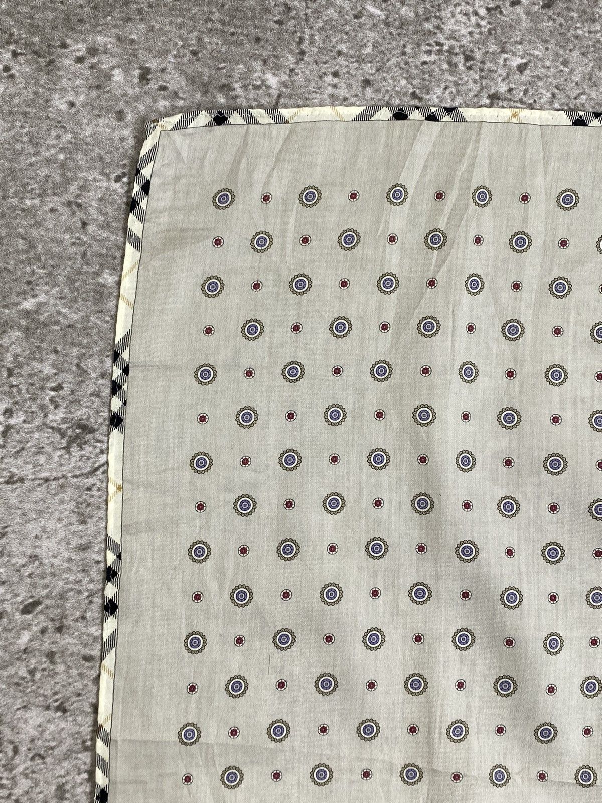 Burberry Burberry Handkerchief / Bandana / Neckerchief Size ONE SIZE - 5 Thumbnail