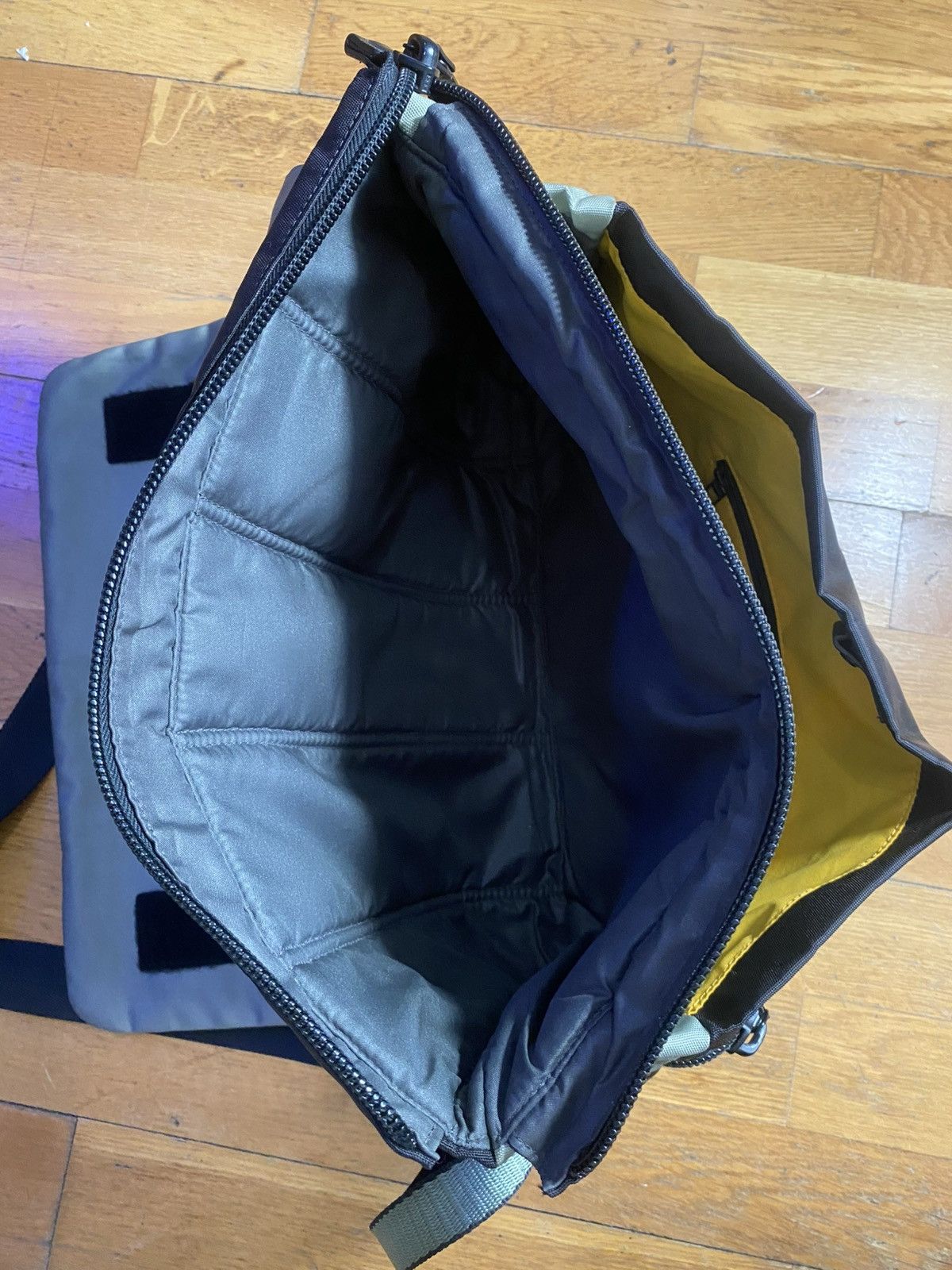 Tumi T-Tech by TUMI Grey Messenger Laptop Bag Size ONE SIZE - 6 Thumbnail