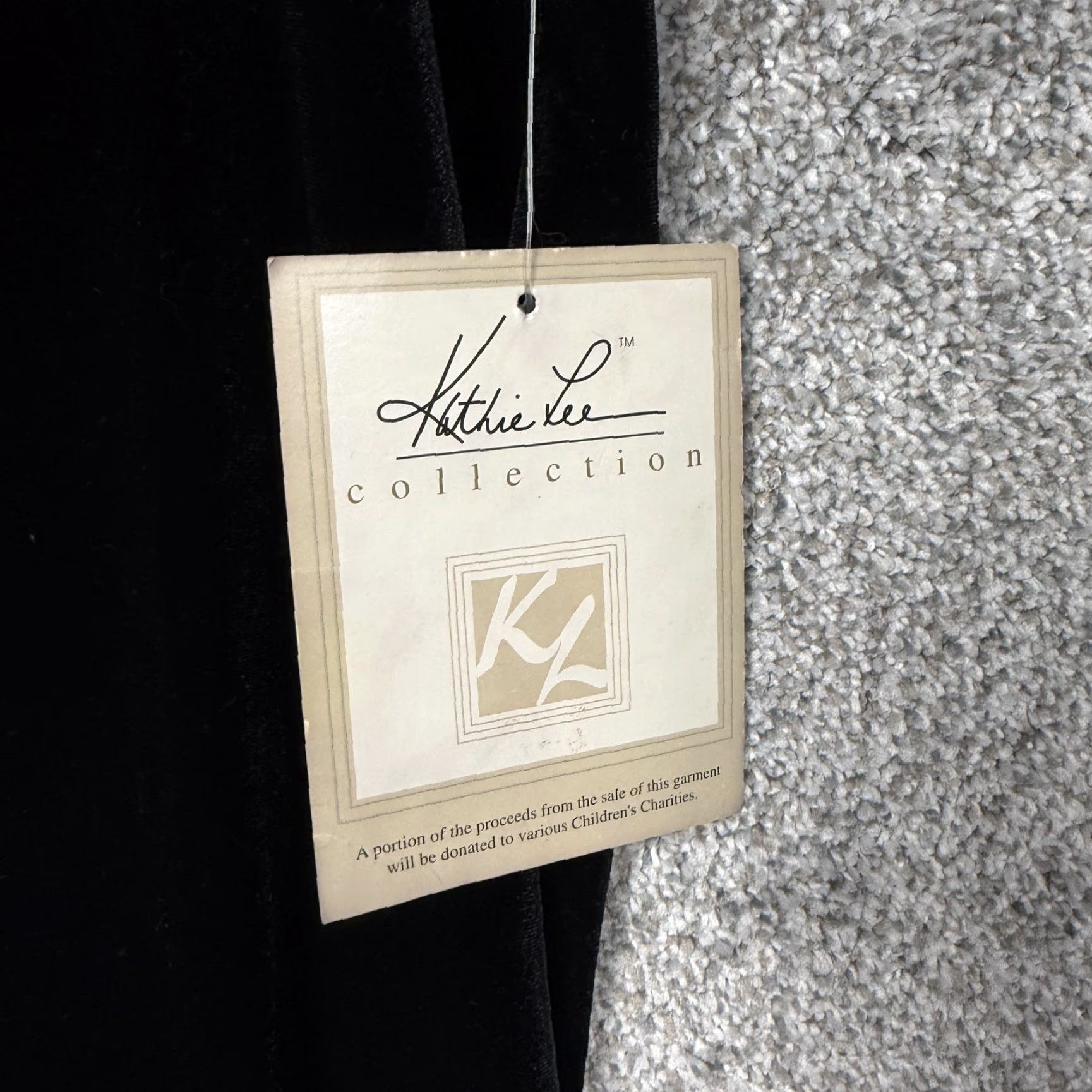 Vintage VINTAGE Kathie Lee Collection Velvet Pants Black M Women Dress Pants Pull On Elastic Waist 31x29 Straight Leg Size 32" / US 10 / IT 46 - 2 Thumbnail
