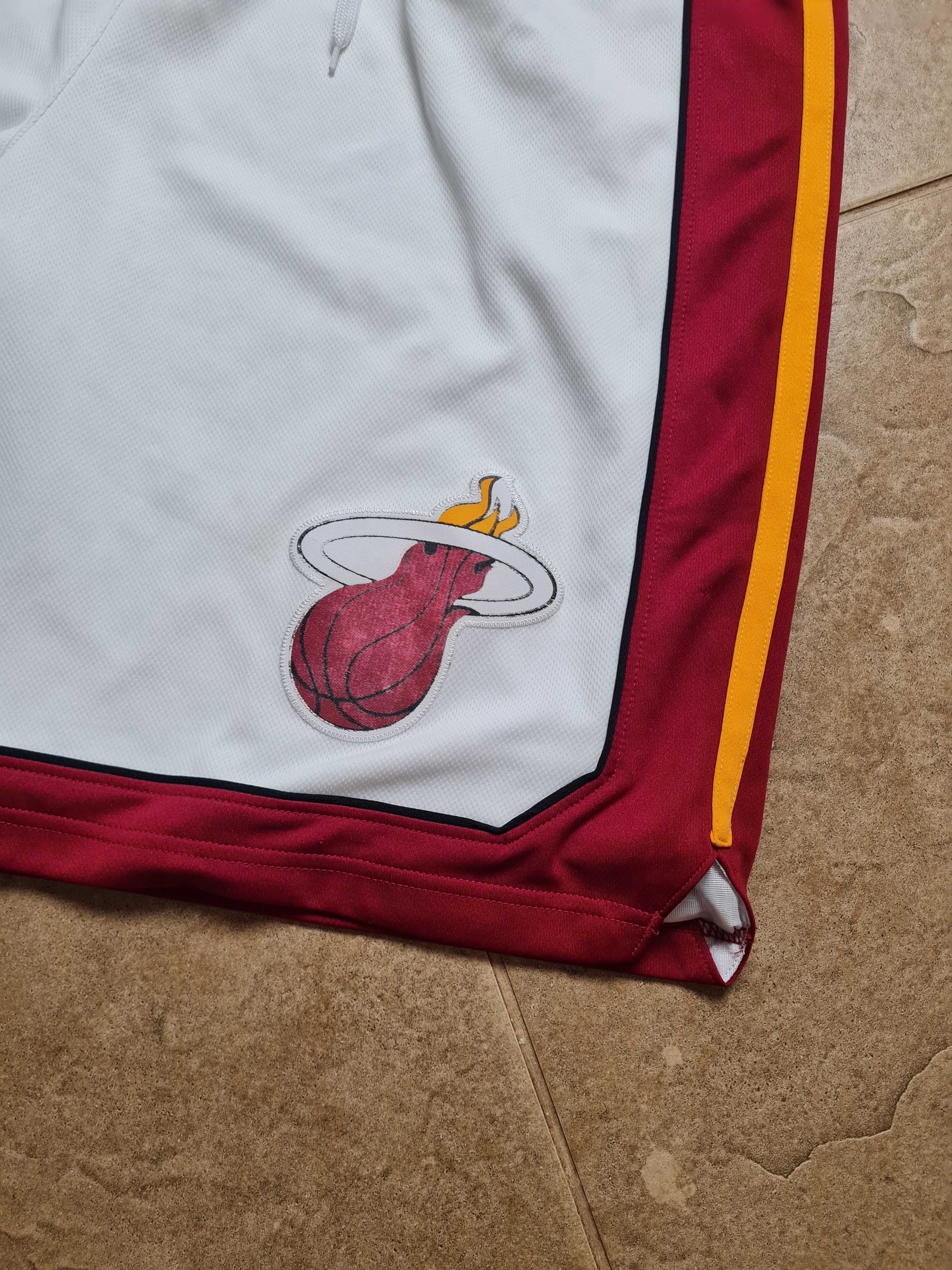 Adidas Vintage Rare Shorts Adidas Miami Heat Game NBA White Size L Size US 32 / EU 48 - 11 Thumbnail