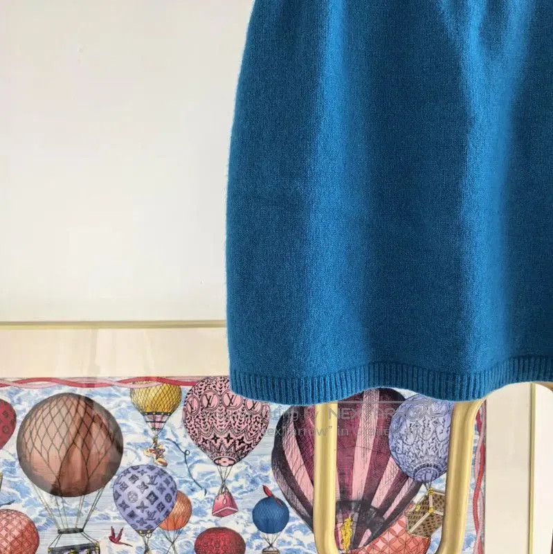 Chanel Chanel Blue Wool Midi Skirt for Women . Size 30" / US 8 / IT 44 - 6 Thumbnail