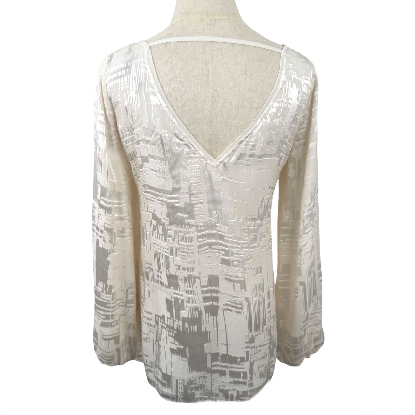 White House Black Market NWT WHBM Mairi Burnout Blouse Ecru Silk Blend Boat Neck Long Sleeve Geometric Burnout Pullover XS Size XS / US 0-2 / IT 36-38 - 4 Thumbnail