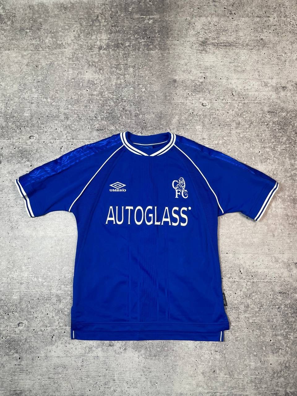 Vintage Vintage 90s Umbro Chelsea Youth Flo Jersey T-Shirt Y2K Size US XS / EU 42 / 0 - 1 Thumbnail