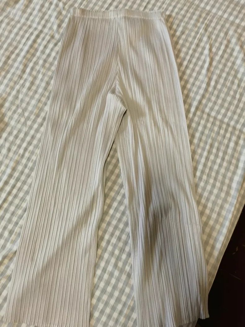 Issey Miyake Issey Miyake size:0 Beige pleated trousers Size 31" - 2 Thumbnail