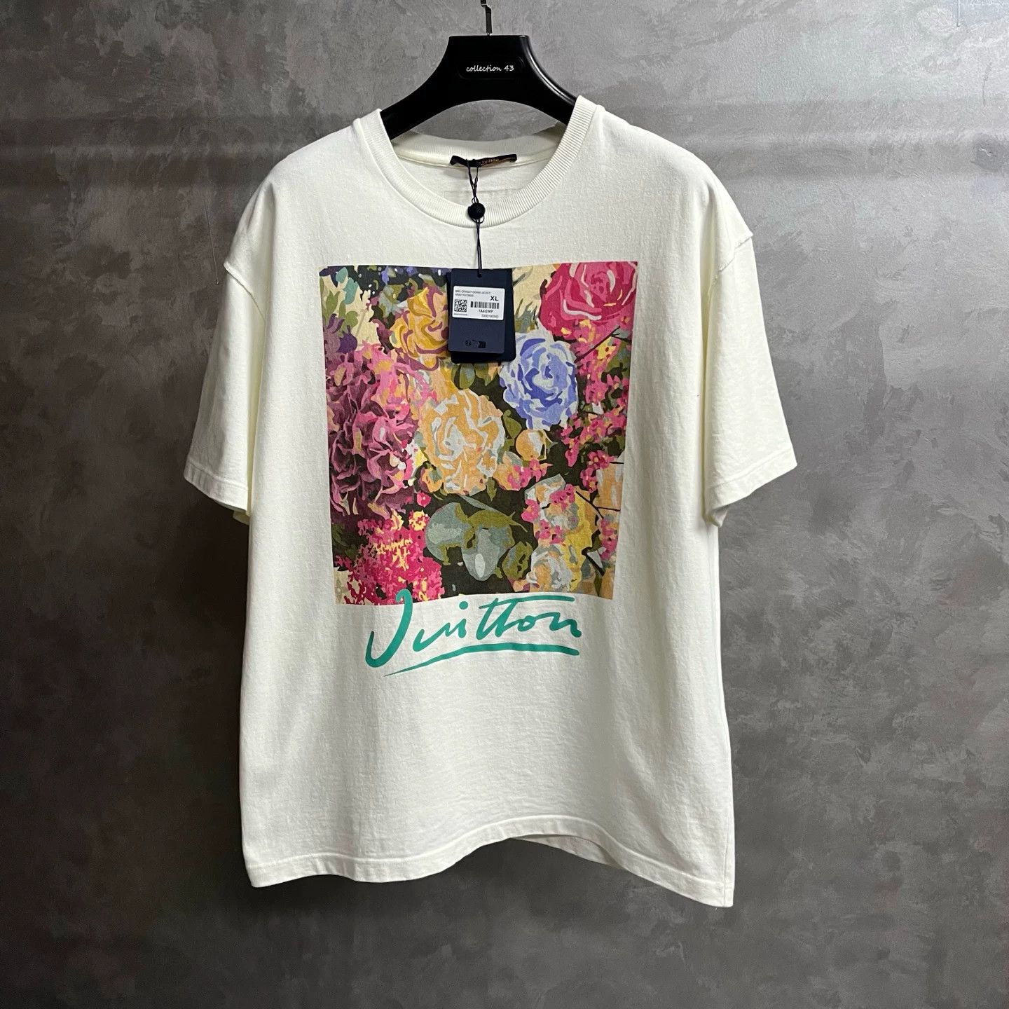 Louis Vuitton Louis Vuitton Floral Graphic White T-Shirt XL Women Size XL / US 12-14 / IT 48-50 - 1 Thumbnail