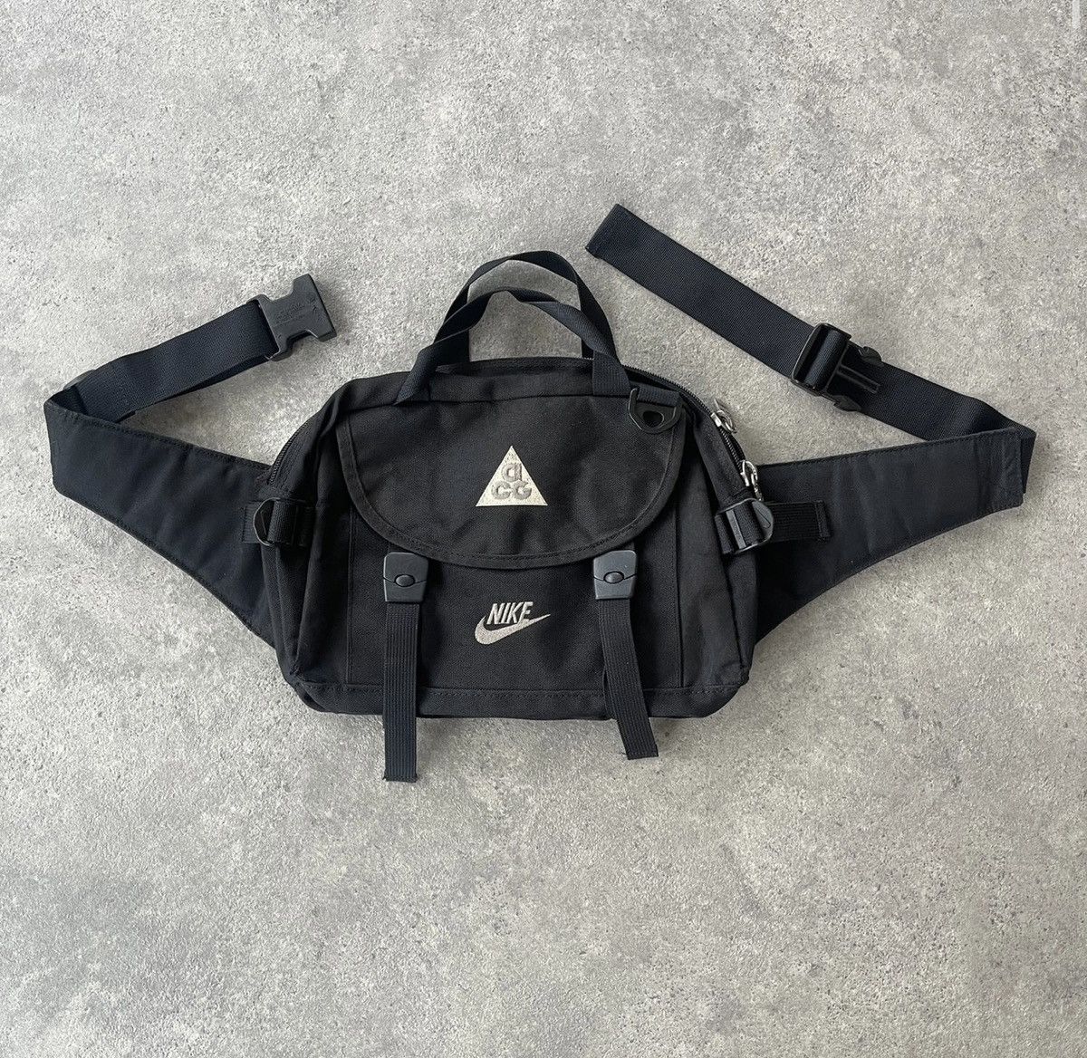 Nike ACG Nike ACG 1990s cross body technical utility bag (13”x9”) Size ONE SIZE - 1 Thumbnail