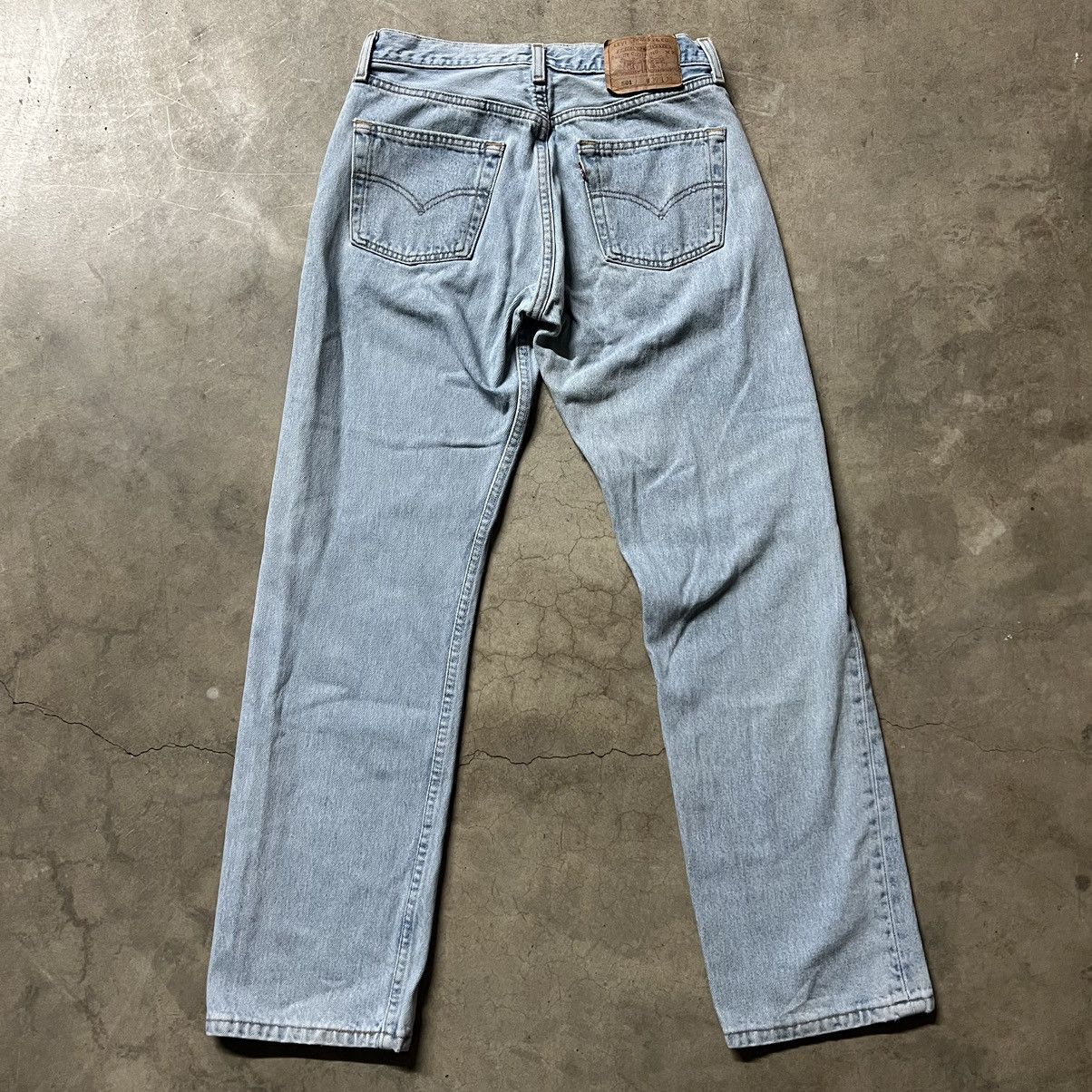 Vintage 90’s Levi’s 501 🇺🇸 Straight-Leg Faded Denim Jeans