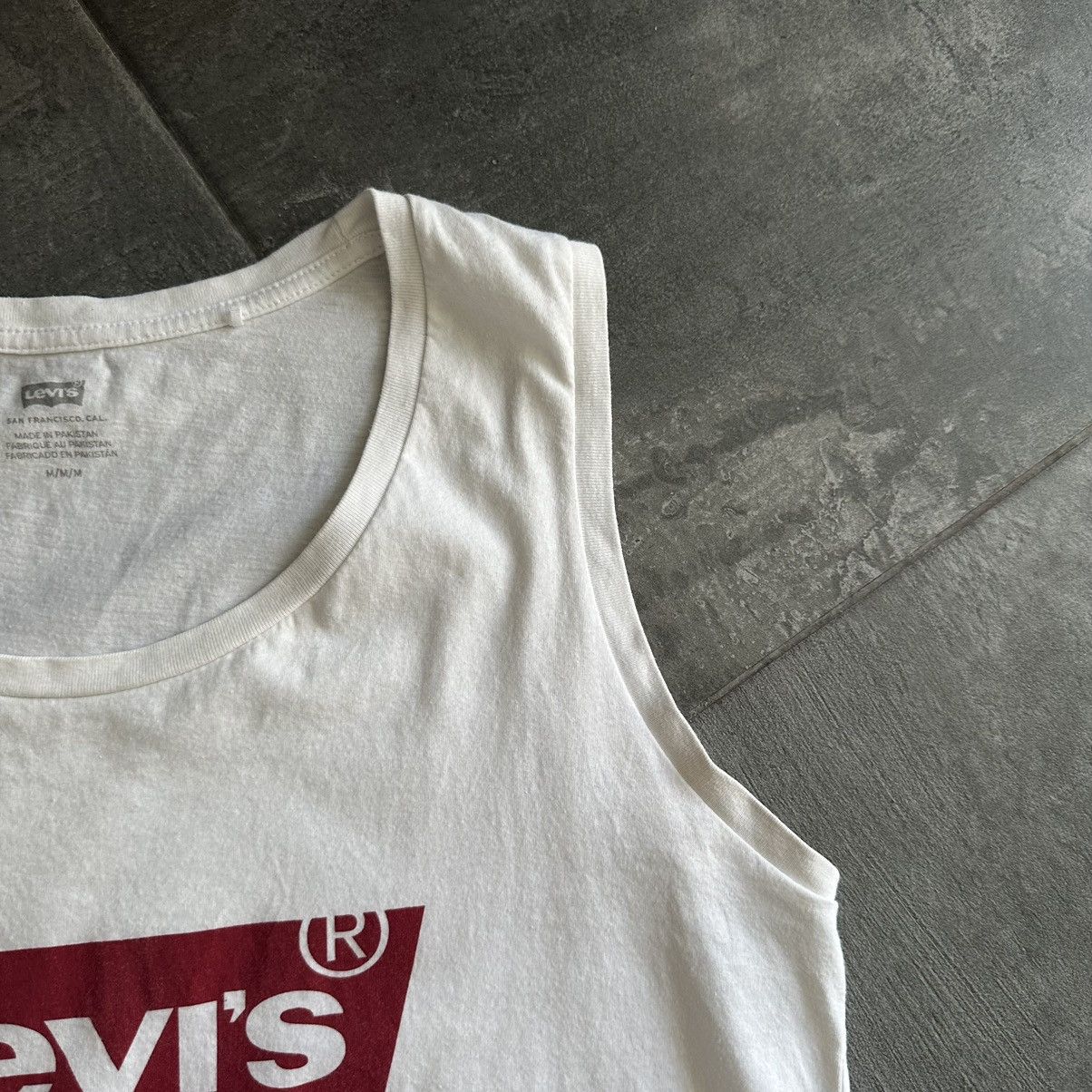 Levi's × Vintage Vintage Levi’s Tank Top Sleeveless Y2K Centre Logo 00s Size M / US 6-8 / IT 42-44 - 3 Thumbnail