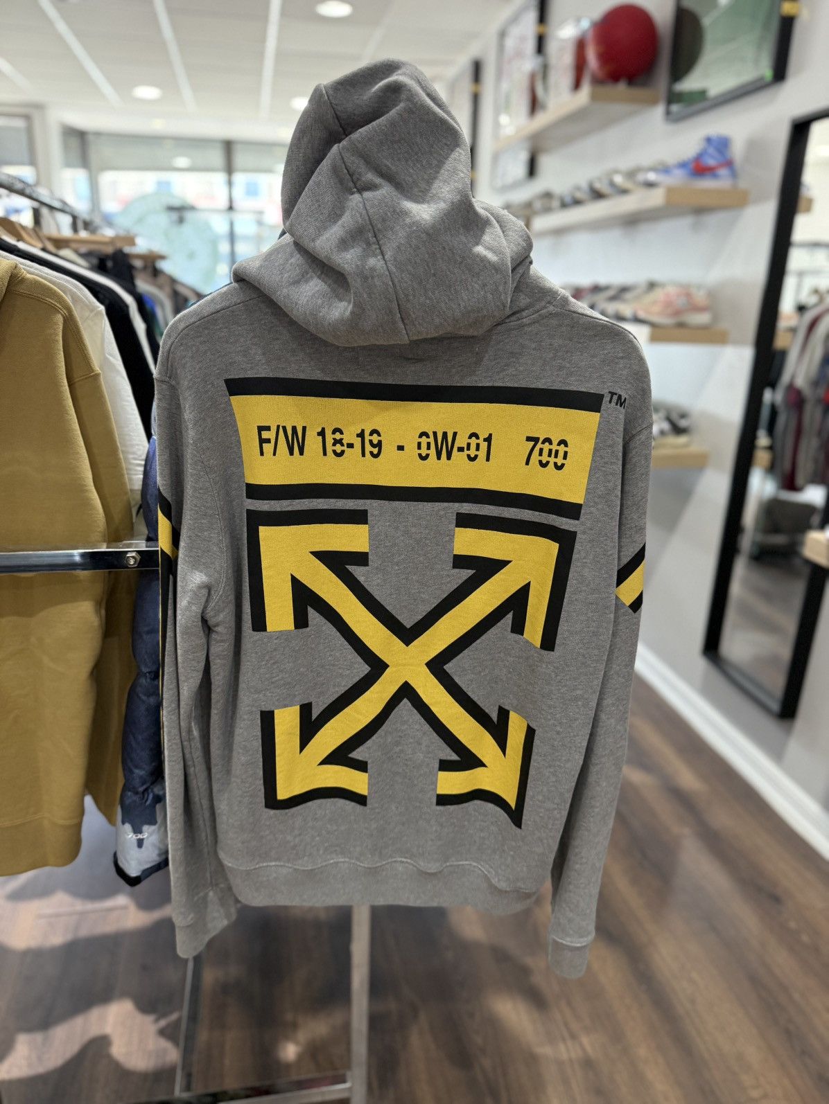 Off-White Off-White c/o Virgil Abloh FW18 ArrowsHoodie Grey/Yellow M Size US M / EU 48-50 / 2 - 2 Thumbnail