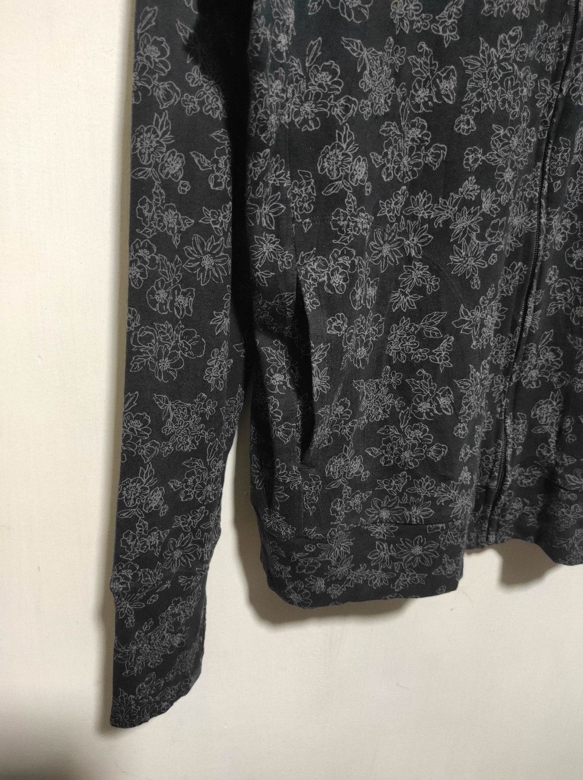 Uniqlo Uniqlo Floral zip fur hoodie ifsix LGB style Size US S / EU 44-46 / 1 - 4 Thumbnail