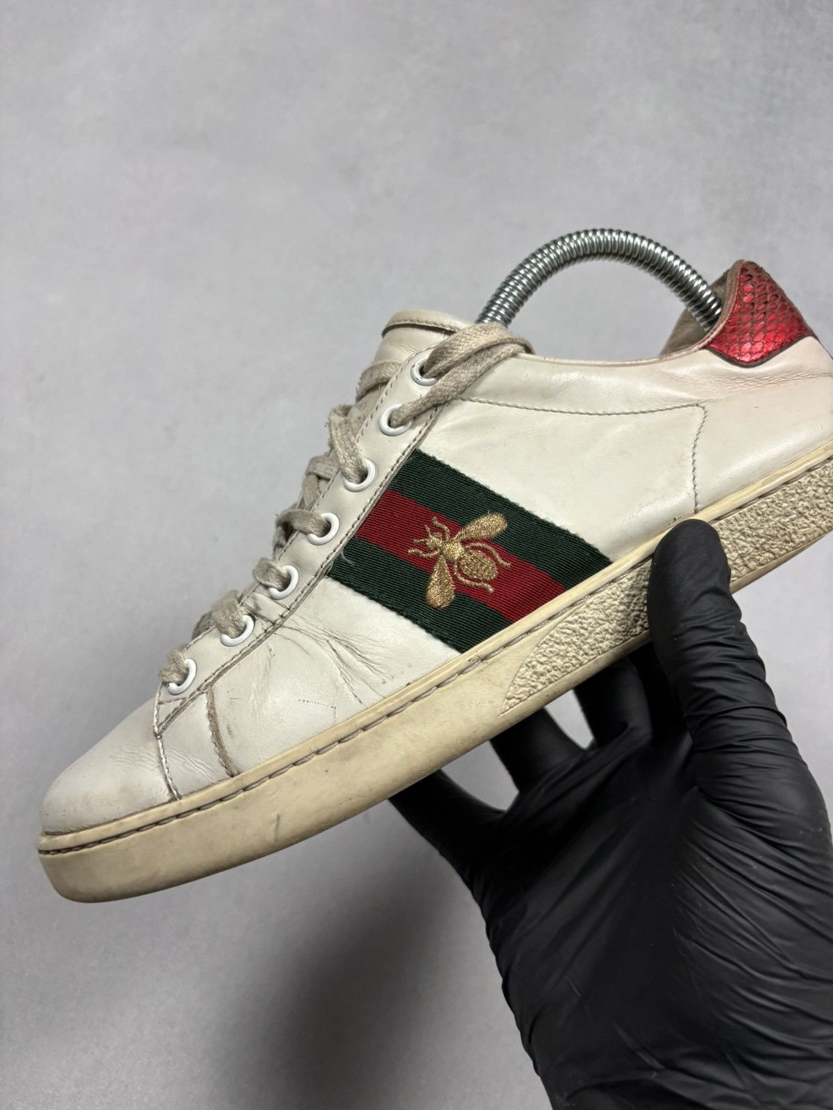 Gucci Gucci Ace Bee Leather Sneaker Embroidered Distressed Vintage Size US 7.5 / IT 37.5 - 6 Thumbnail
