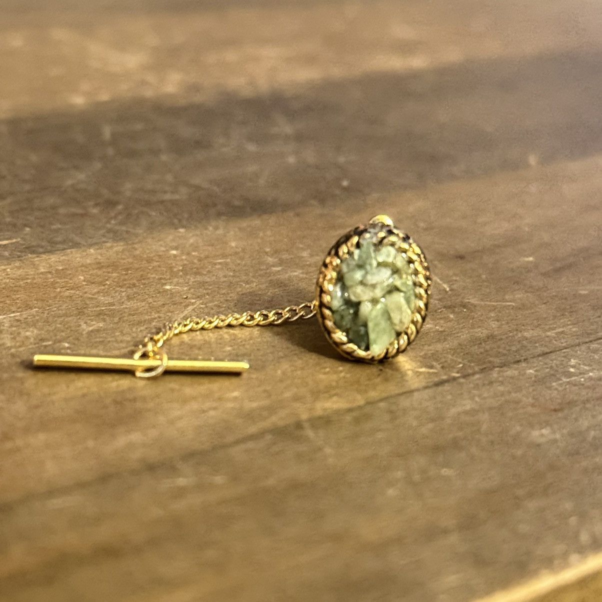Vintage Vintage gold tone green agate chip tie tack Size ONE SIZE - 3 Thumbnail