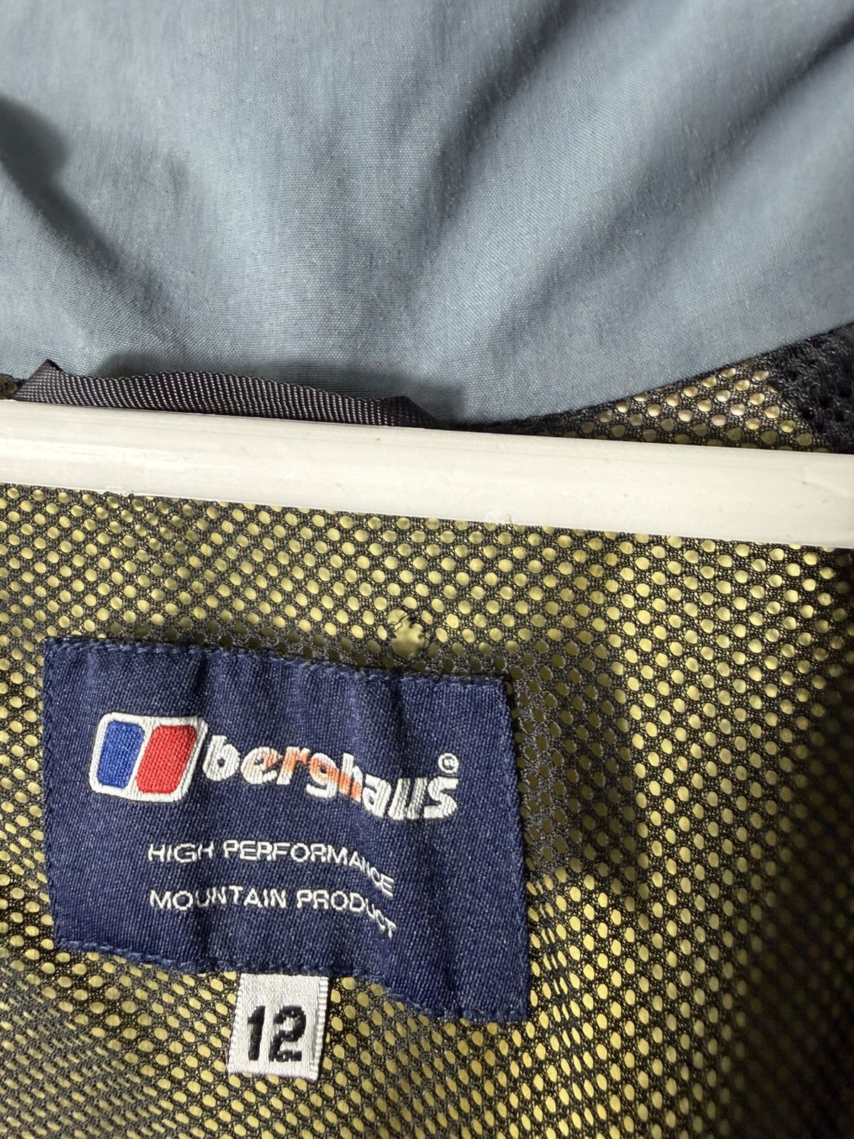 Berghaus Berghaus Gore-Tex XCR Jacket Vintage Hooded Waterproof WMNS Size M / US 6-8 / IT 42-44 - 19 Thumbnail