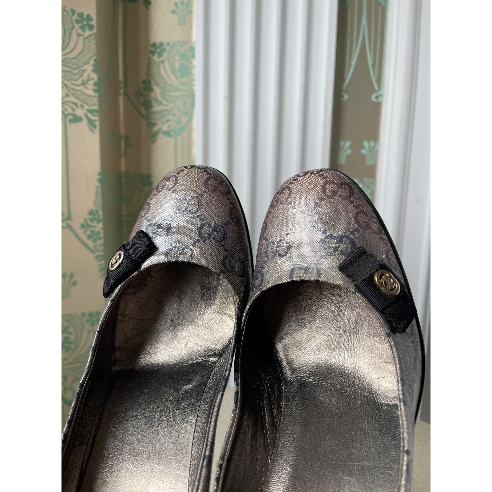 Gucci Gucci Monogram GG Crystal Canvas Metallic Gold/Grey Heels Size US 7 / IT 37 - 11 Thumbnail