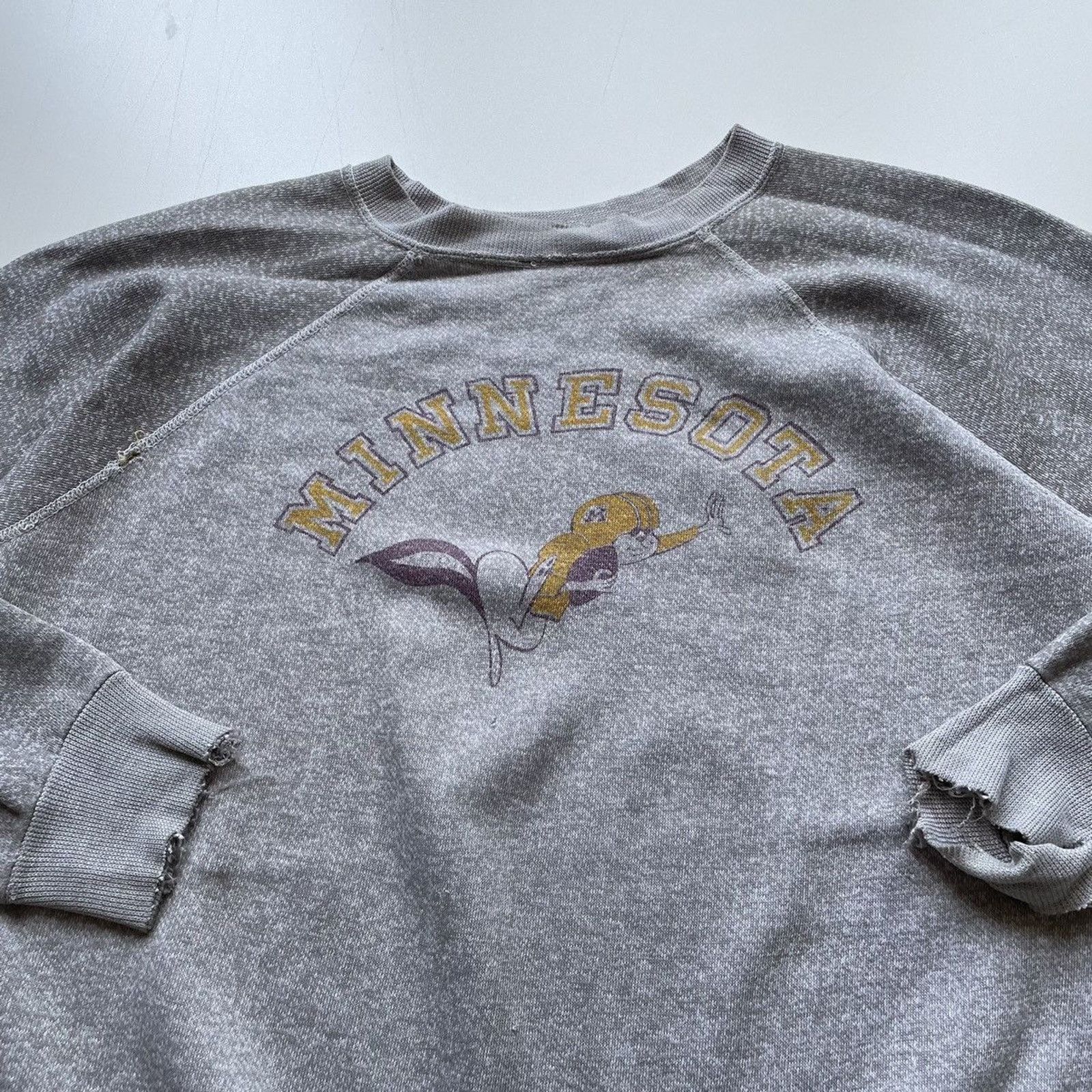 NCAA Vintage 1980s Minnesota Golden Gophers NCAA Raglan Crewneck Size US S / EU 44-46 / 1 - 2 Thumbnail