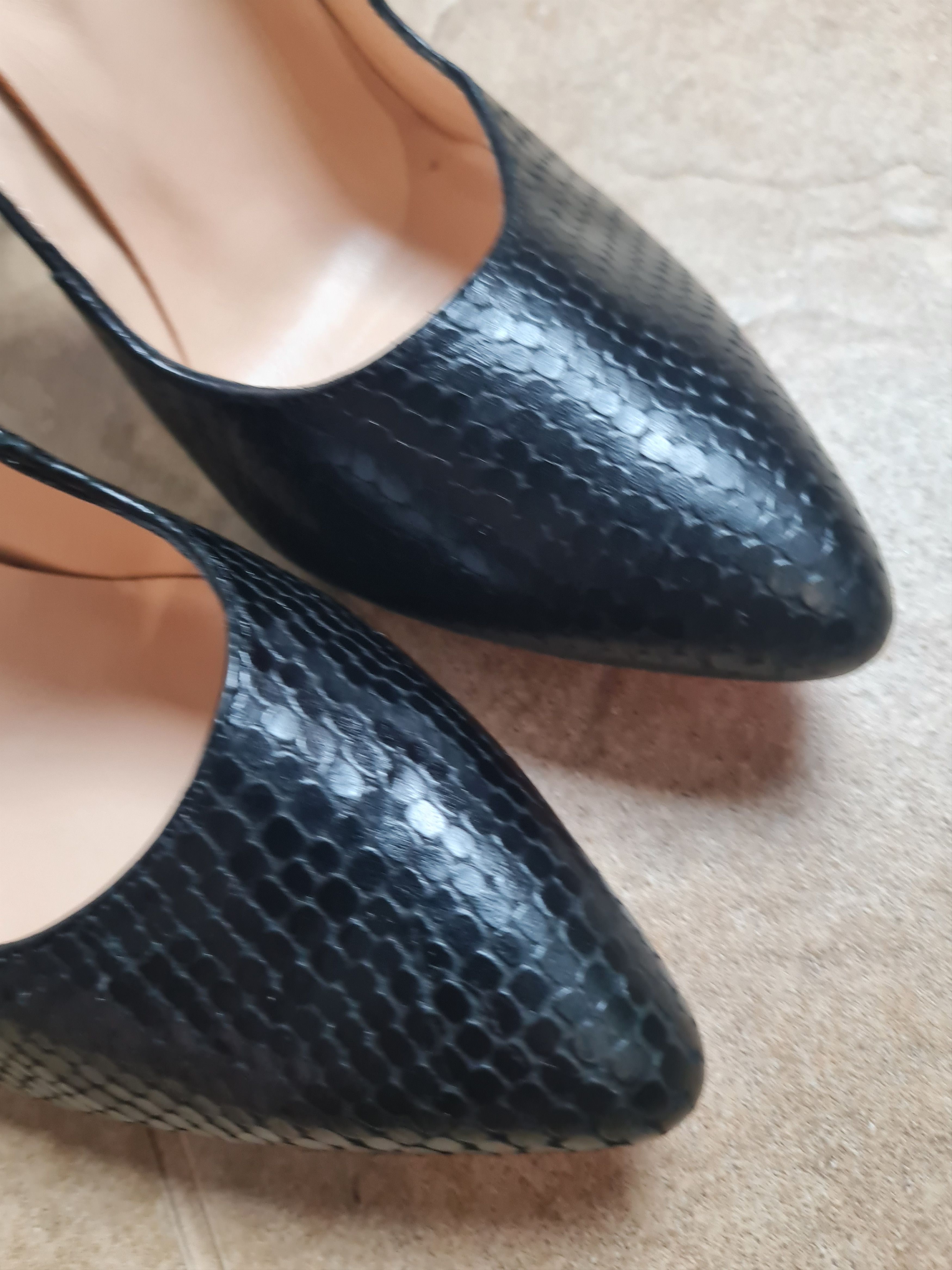 Christian Louboutin Christian Louboutin Yousra Python Black Leather Gently Worn Size US 10 / IT 40 - 6 Thumbnail