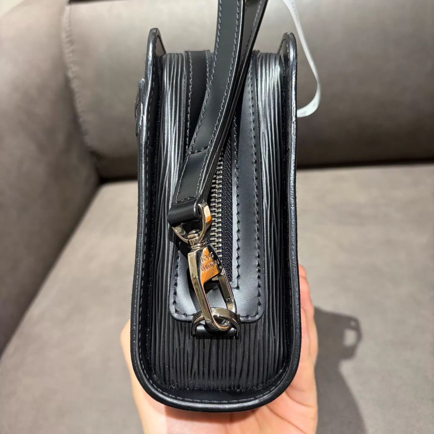 Louis Vuitton LV Black Warrior Water Ripple Pochette Consignment Size ONE SIZE - 4 Thumbnail