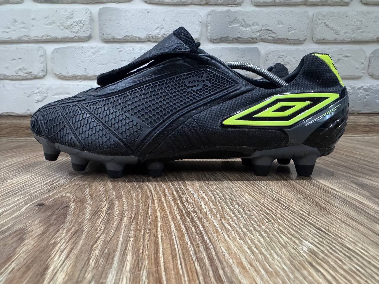 Umbro UMBRO SX VALOR II ULTRA SG ELITE SOCCER FOOTBALL BOOTS Size US 11.5 / EU 44-45 - 1 Thumbnail