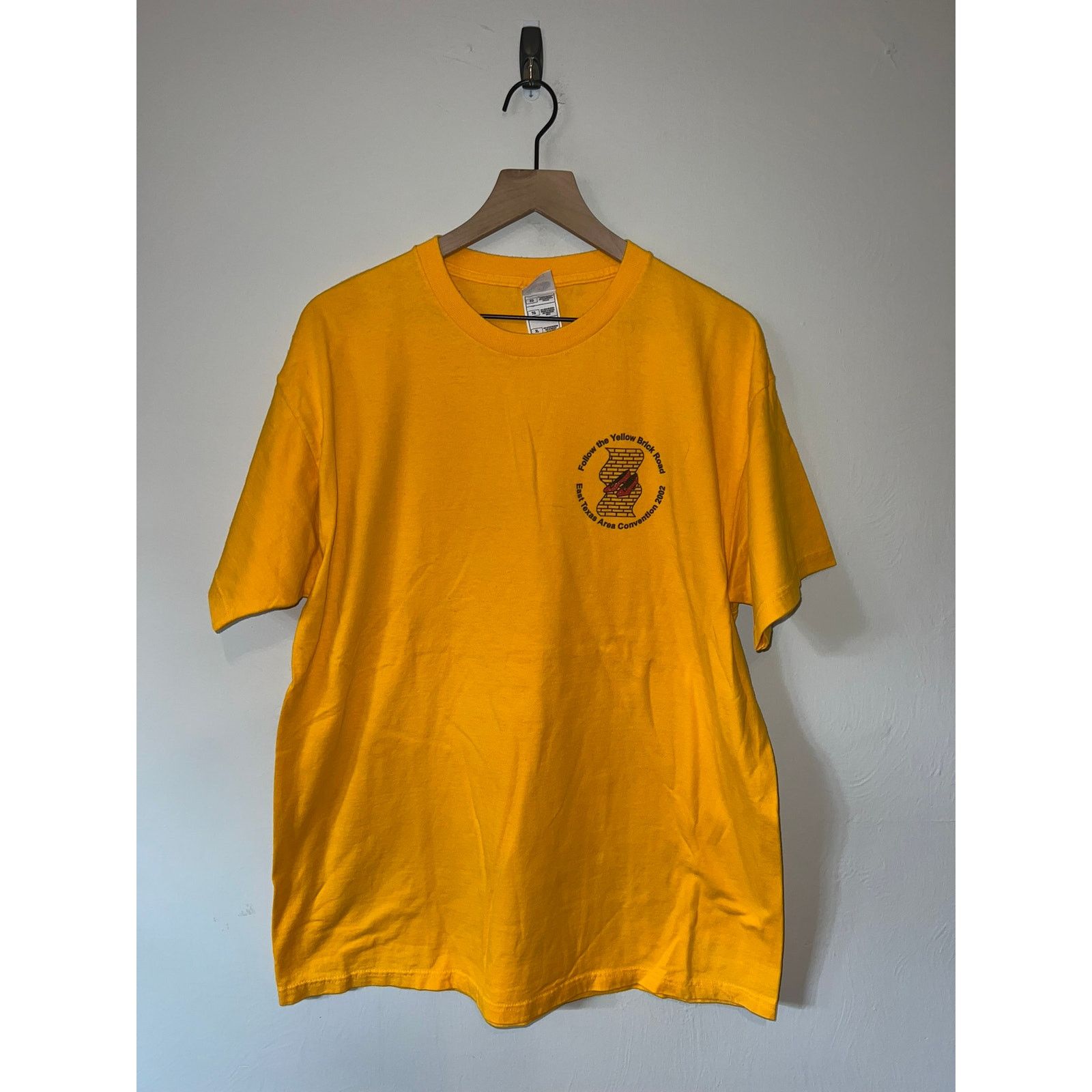 Fruit Of The Loom Vintage Yellow Brick Road Shirt East Texas Area 2002 Tee XL Size US XL / EU 56 / 4 - 1 Thumbnail